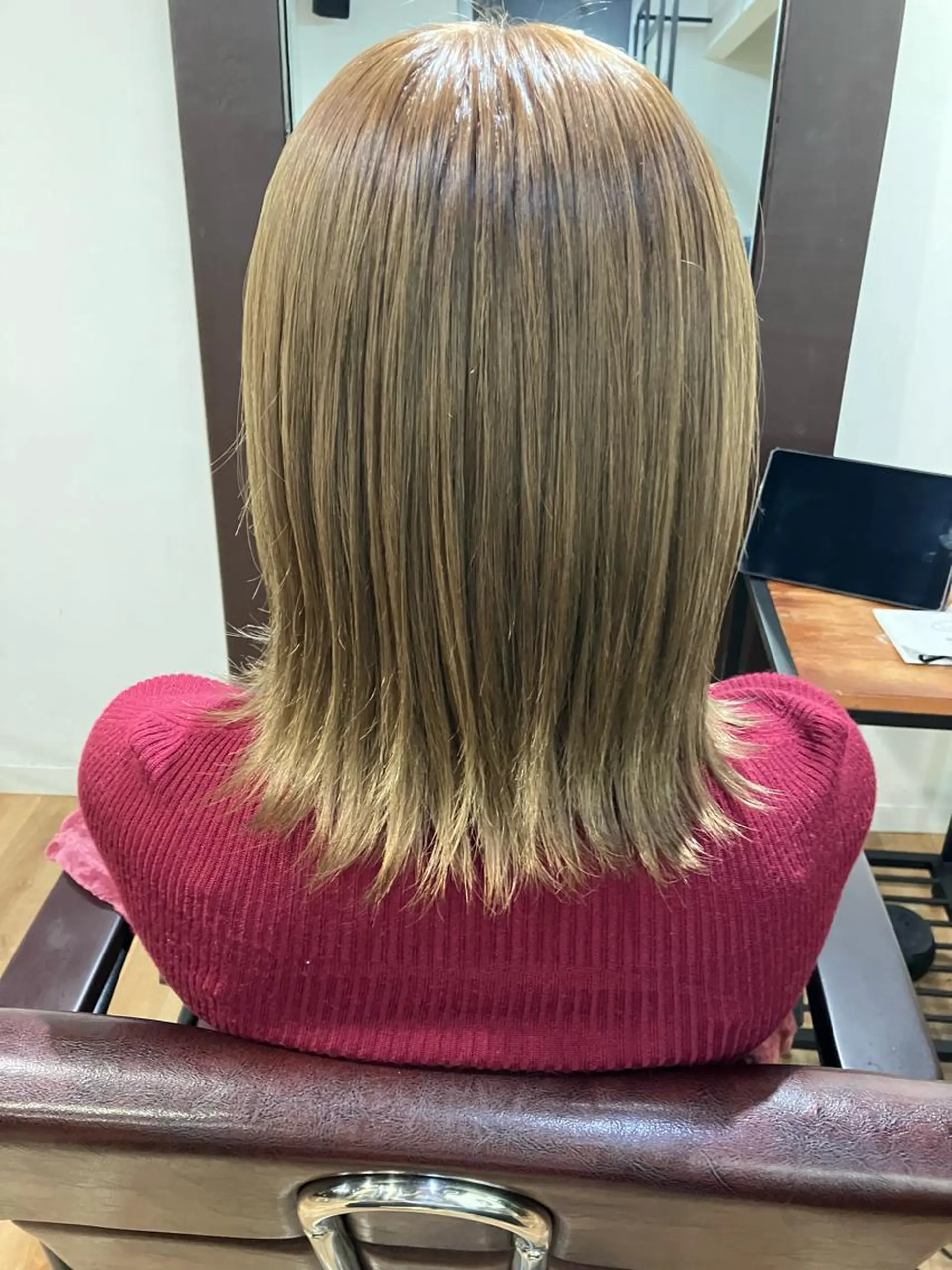 ミディアム カラー ベージュカラー ブリーチ ミルクティーベージュ 🍀髪質改善、カラー TAICHI🍀のヘアスタイル