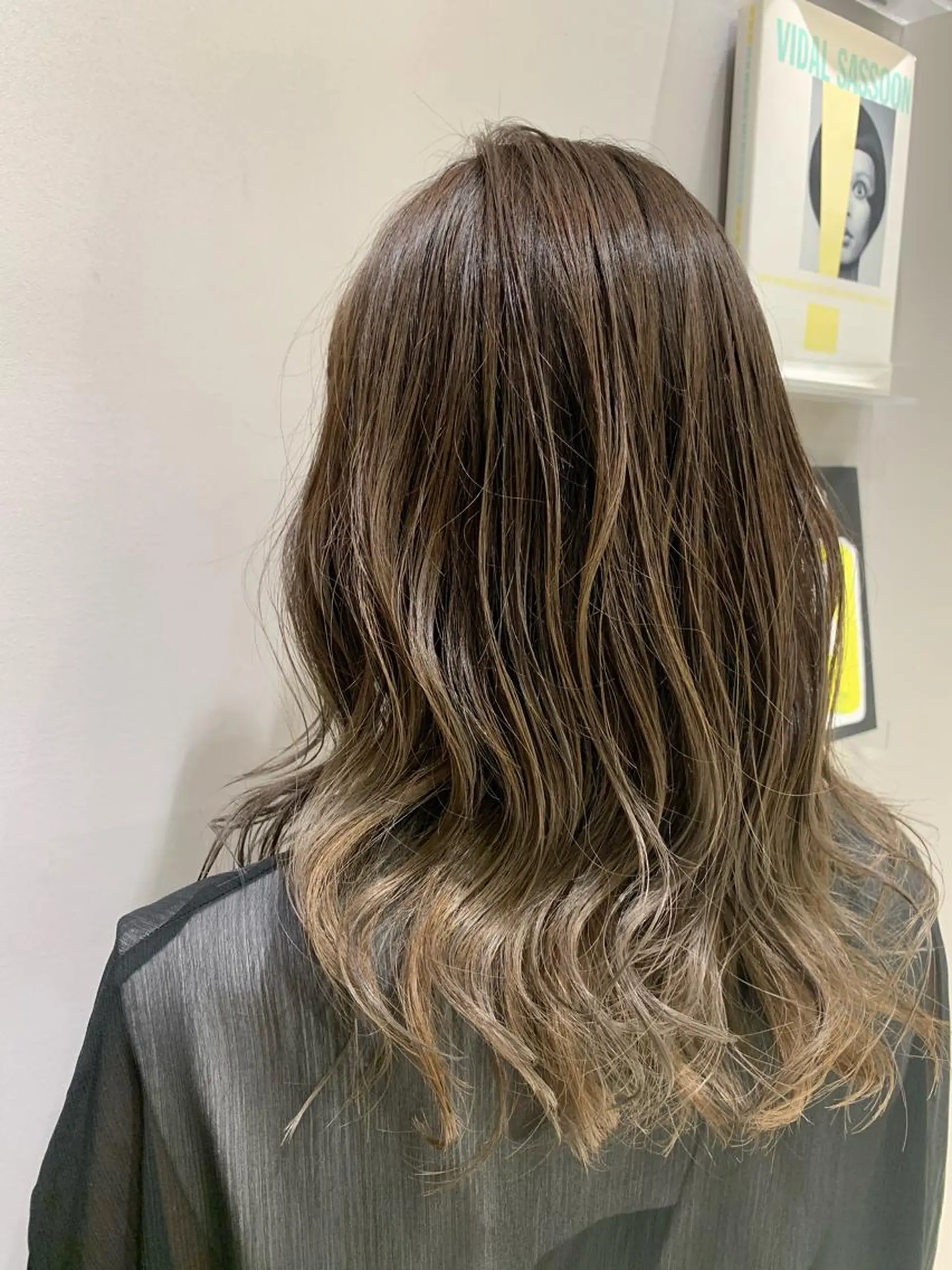 ミディアム カラー グラデーションカラー ヘアカラー トリートメント 古畑 佑悟のヘアスタイル