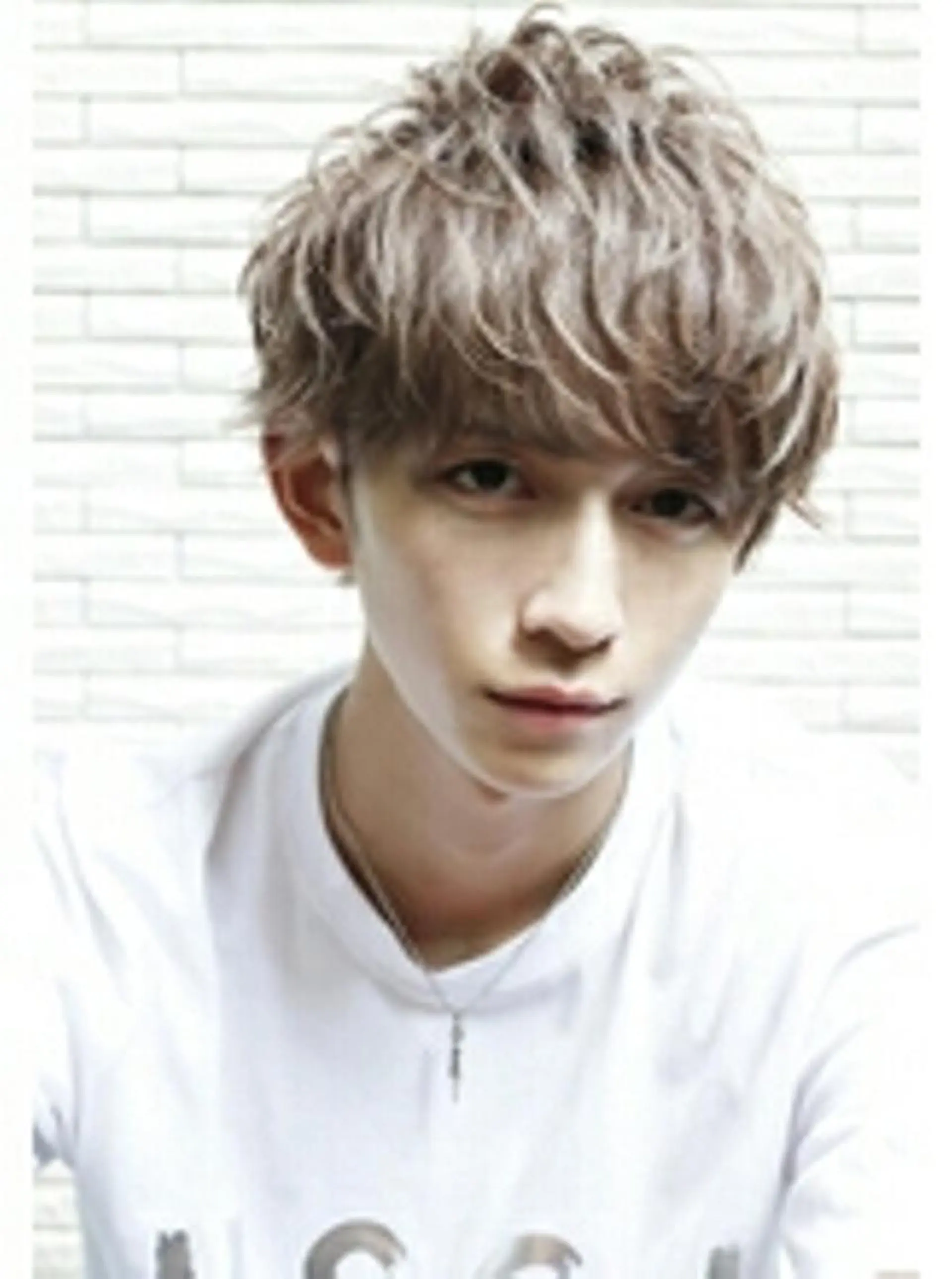 ショート カラー 田辺 侑未のヘアスタイル