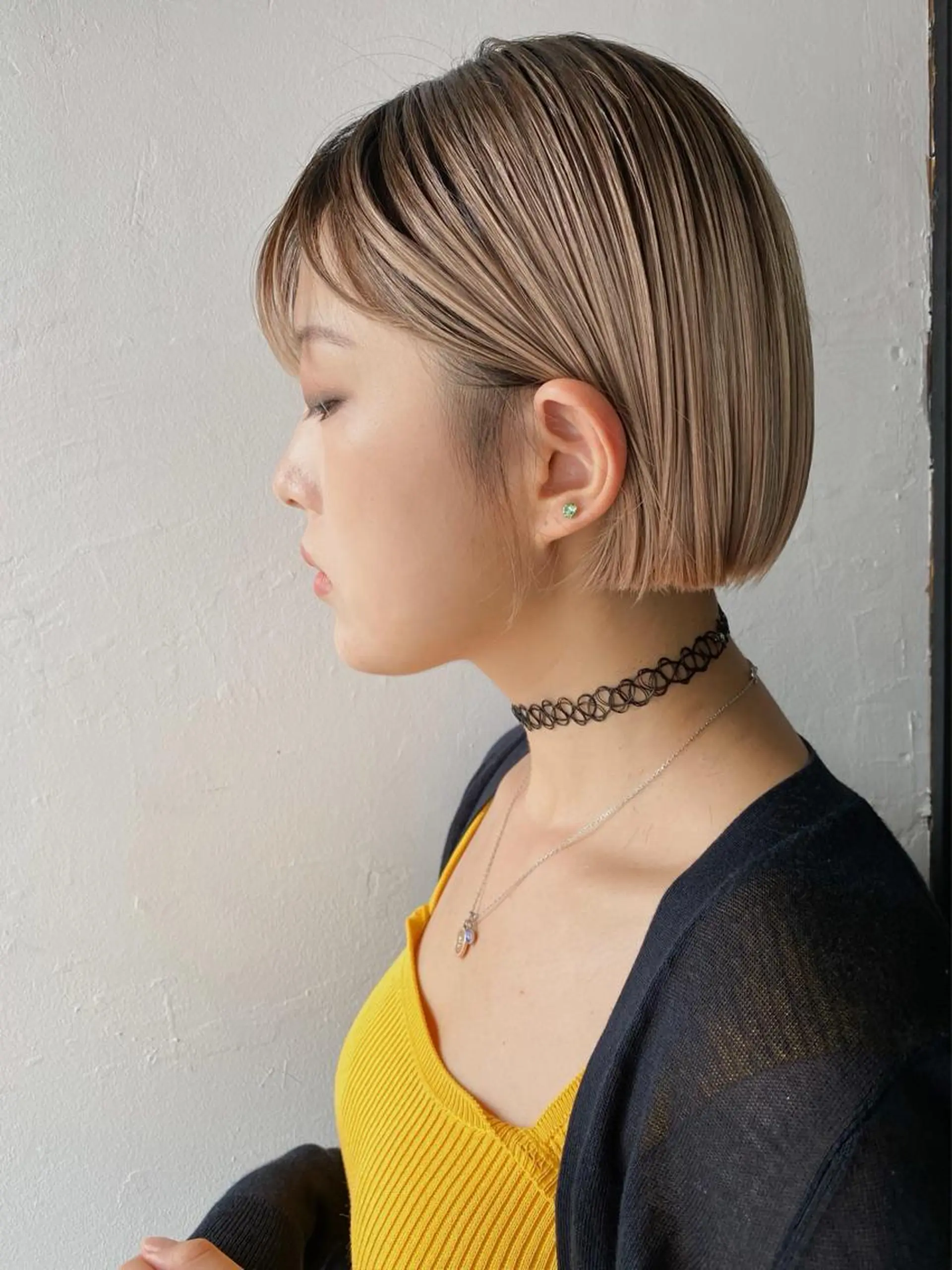 ショート カラー ショートボブ ベージュカラー ブリーチ ケアブリーチ 透明感カラー ヘアカラー a moment(モーメント)所属・蔵前 デザインカット KOBAYASHIのヘアスタイル