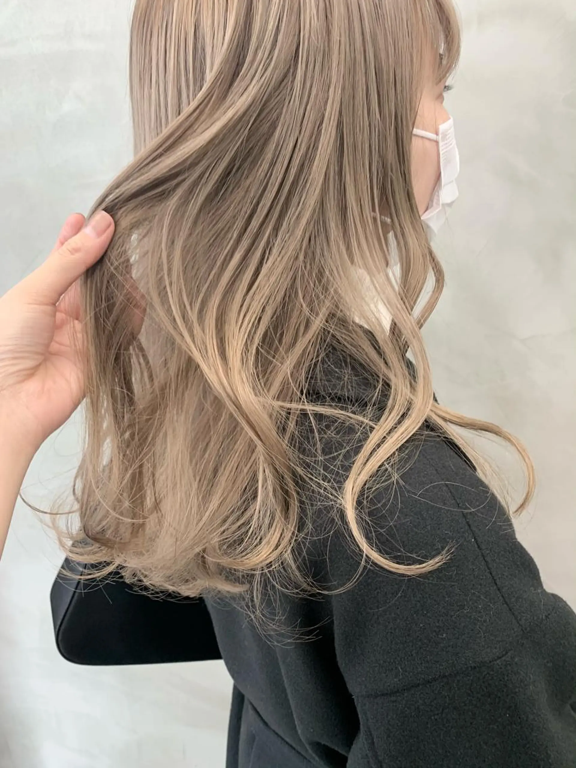 セミロング ブームボックス所属・🐝ハイトーンカラー hachi🐝のヘアスタイル