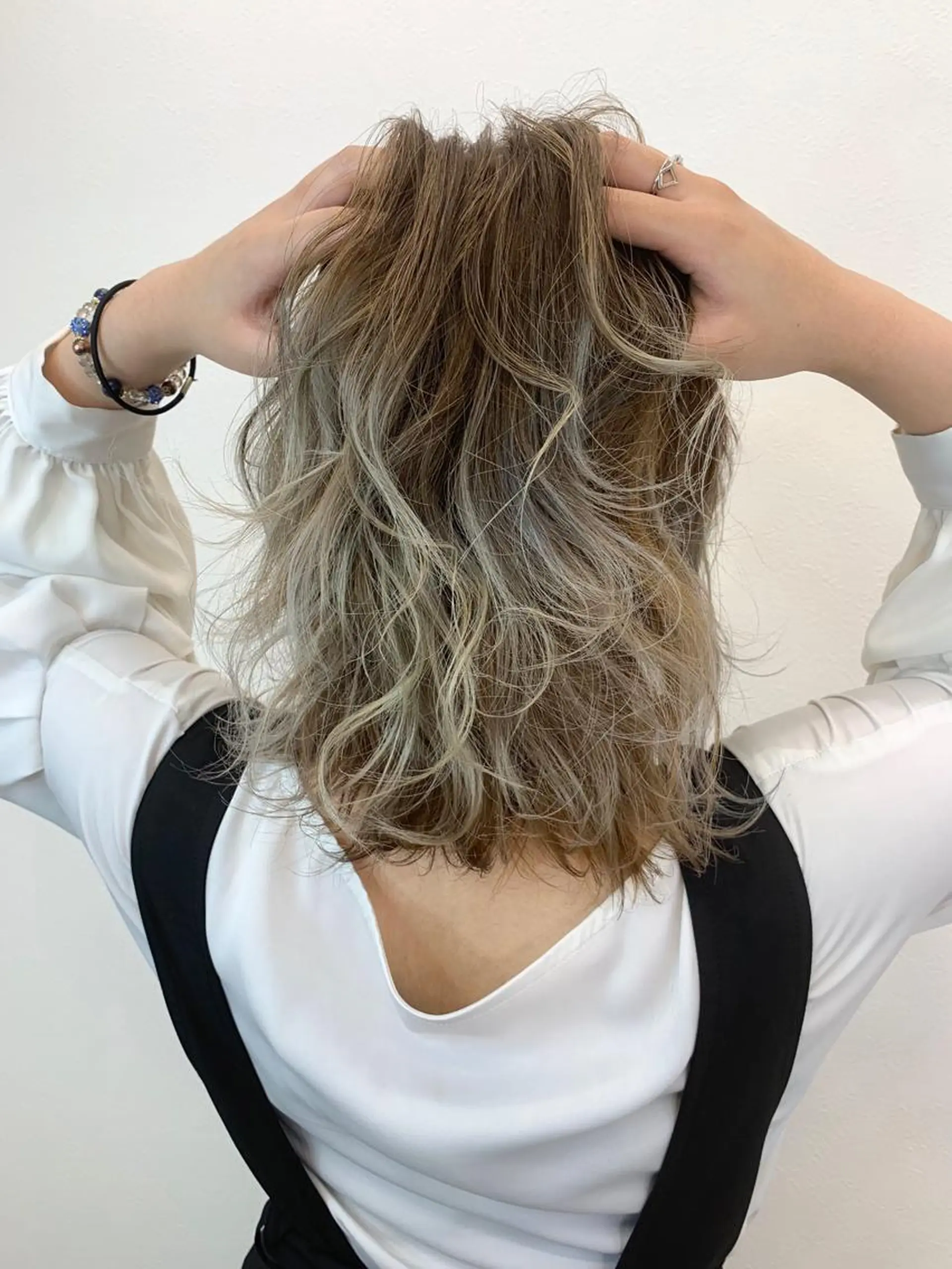セミロング a .のヘアスタイル