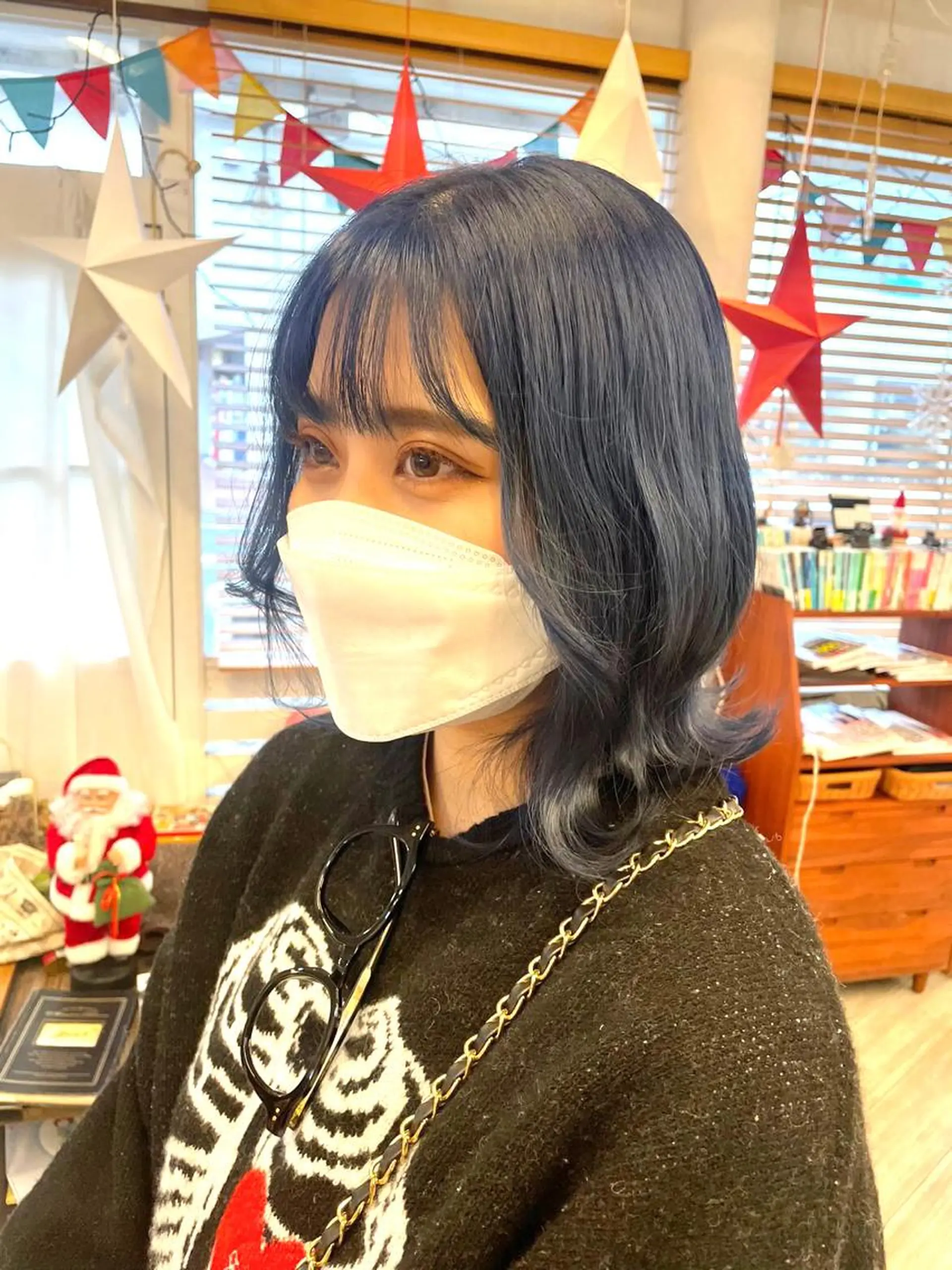 ミディアム カラー ブリーチ ブルーカラー ケアブリーチ ダブルカラー シルバー インナーカラー/推し アニメカラー/ウルフのヘアスタイル