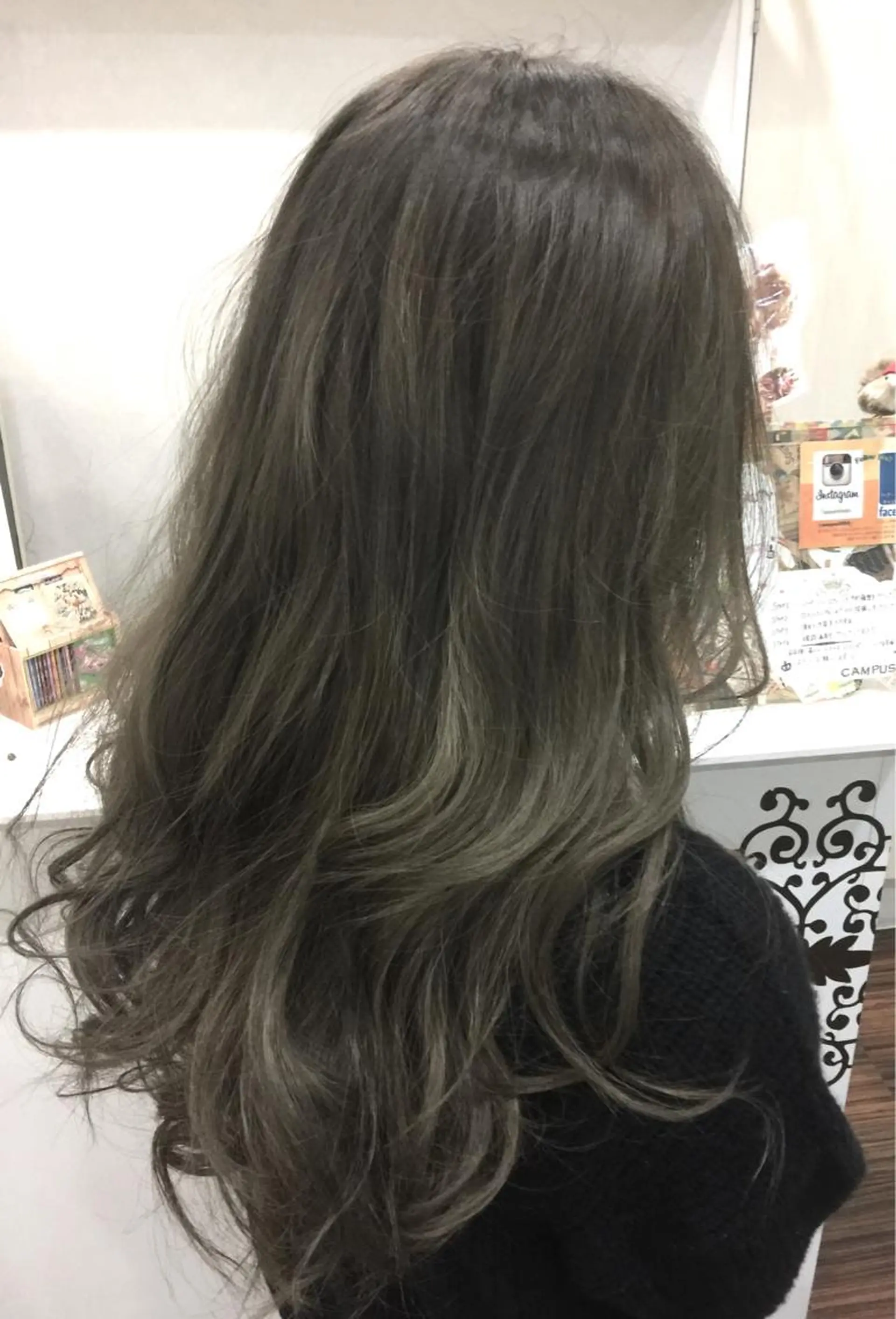 カラー アディクシーカラー グラデーションカラー グレージュ Campus キャンパスのヘアスタイル