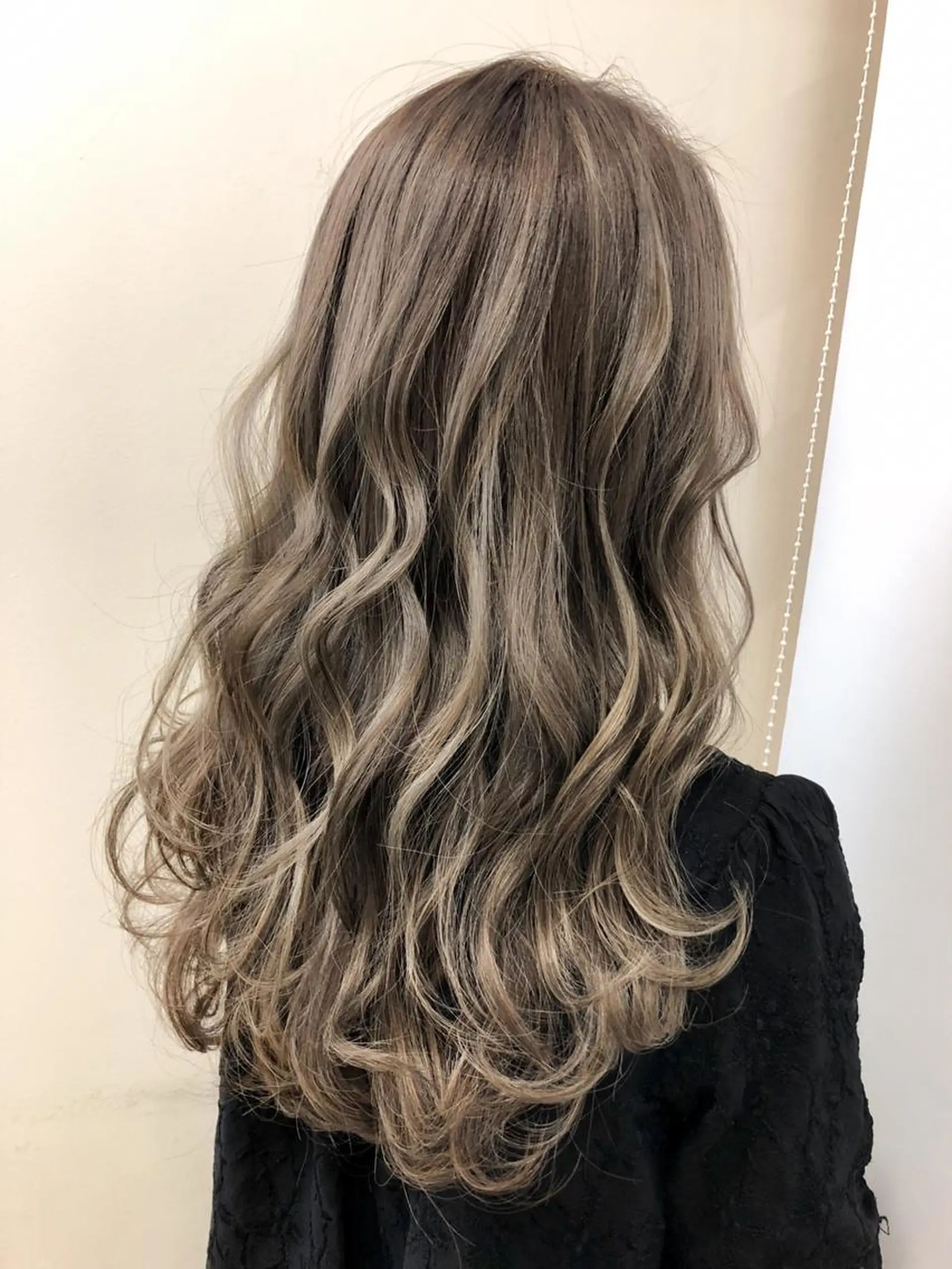 ロング カラー グレージュ ハイライトカラー ハイライト WONK. ウォンク 心斎橋のヘアスタイル