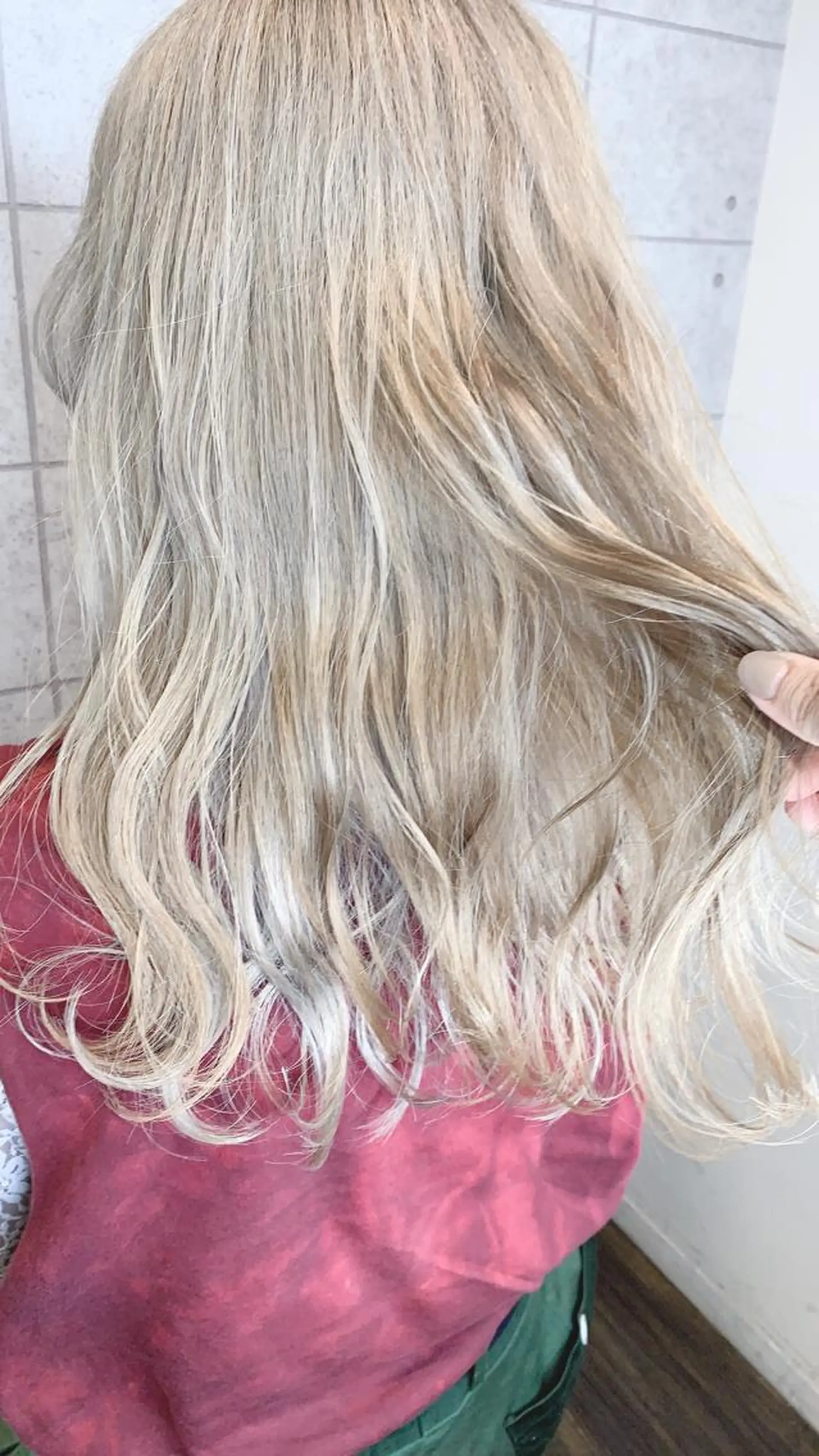 ロング カラー ヘアアレンジ ベージュカラー ブリーチ ヘアカラー 🌿‬ ܸAir 透明感🌱西村知佳のヘアスタイル