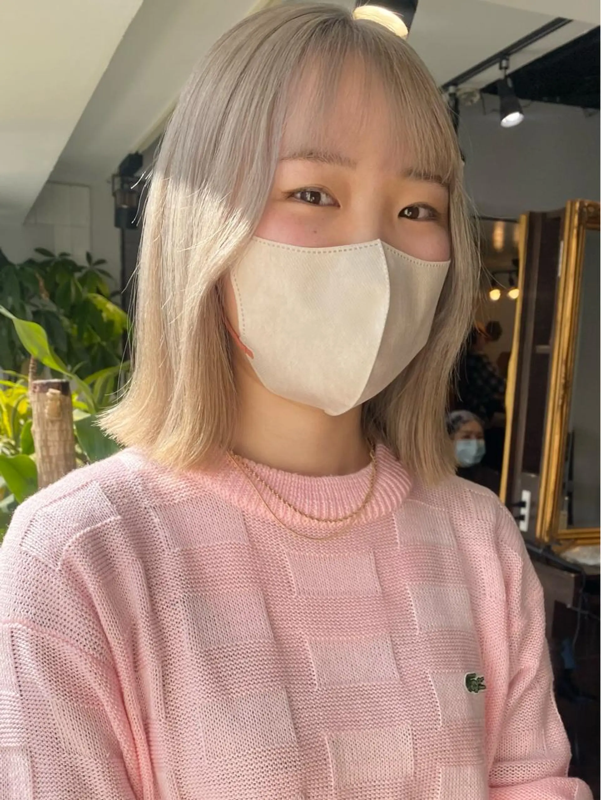 ミディアム カラー ヘアアレンジ 切りっぱなしボブ ベージュカラー ブリーチ ダブルカラー ハイトーンカラー 韓国ヘア×髪質 改善🇰🇷シオリのヘアスタイル