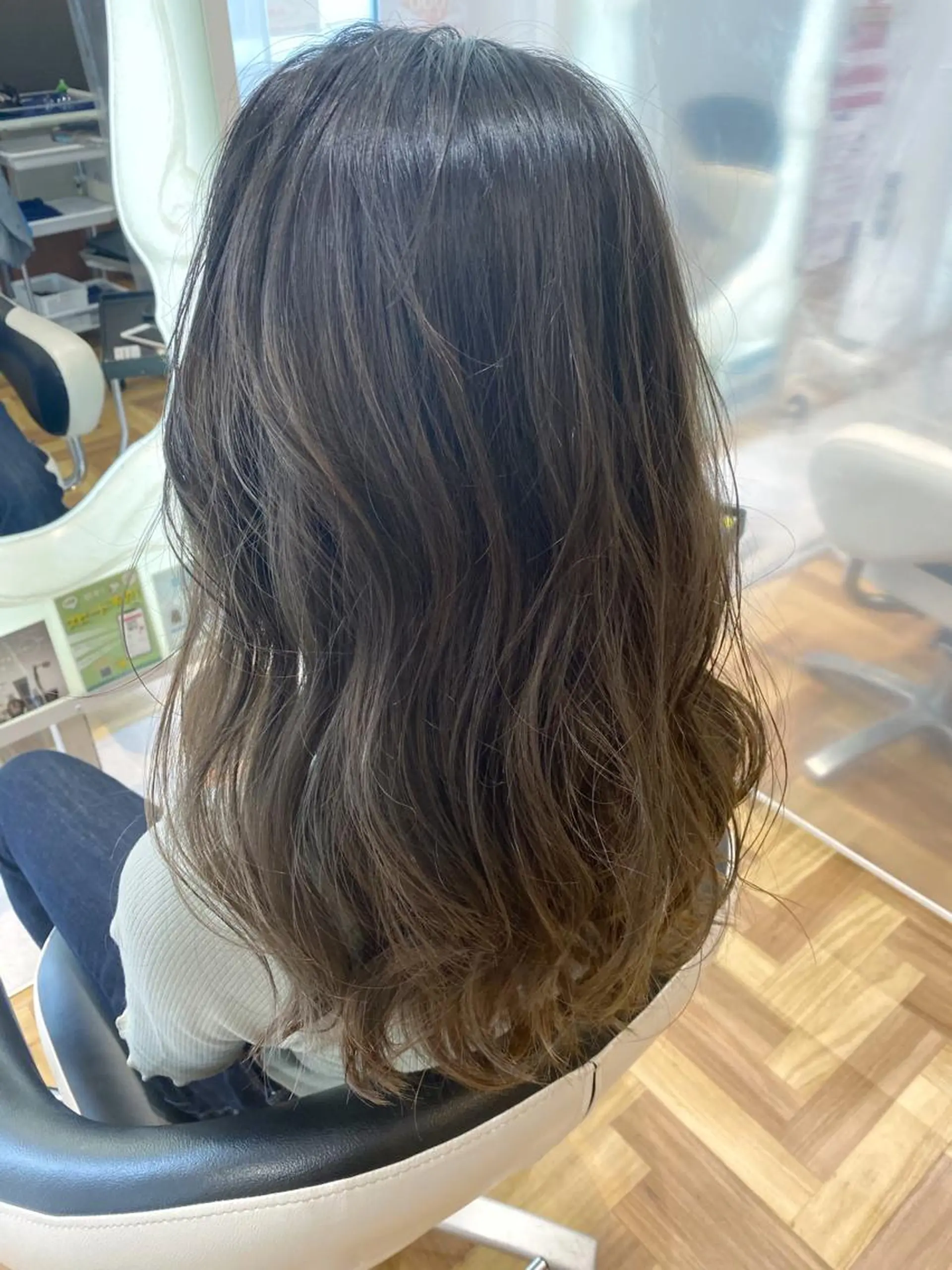 ロング 高木 麻知子のヘアスタイル