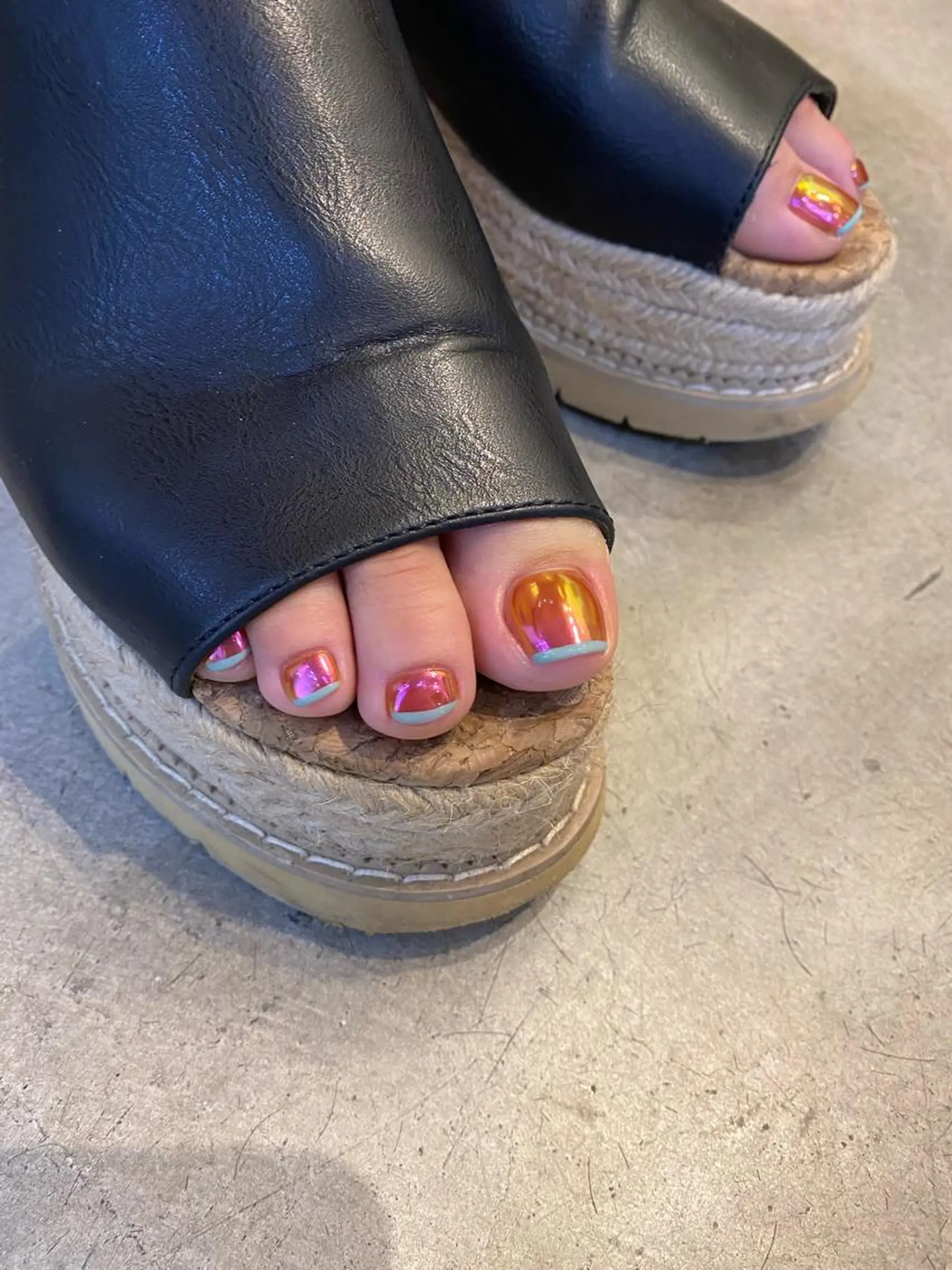 ネイル オーロラネイル ブラウン フレンチネイル グリーン ピンク 🌼大西洋子 laughl🌼のネイルデザイン