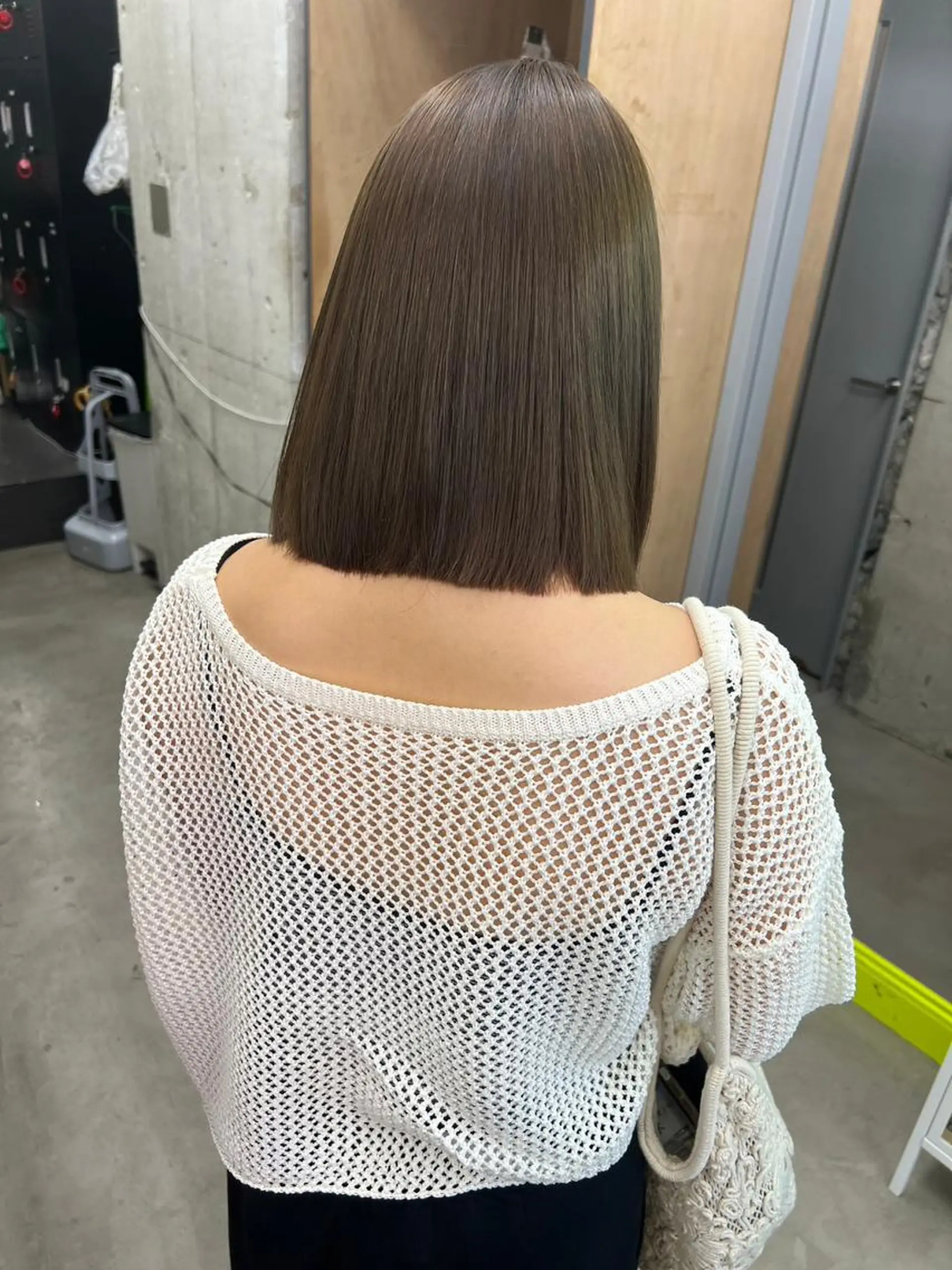 ミディアム カラー パーマ ヘアアレンジ ミディアムパーマ ベージュカラー ブリーチ ケアカラー イヤリングカラー ヘアカラー トリートメント ヘアケア特化型サロン newi 京橋のヘアスタイル