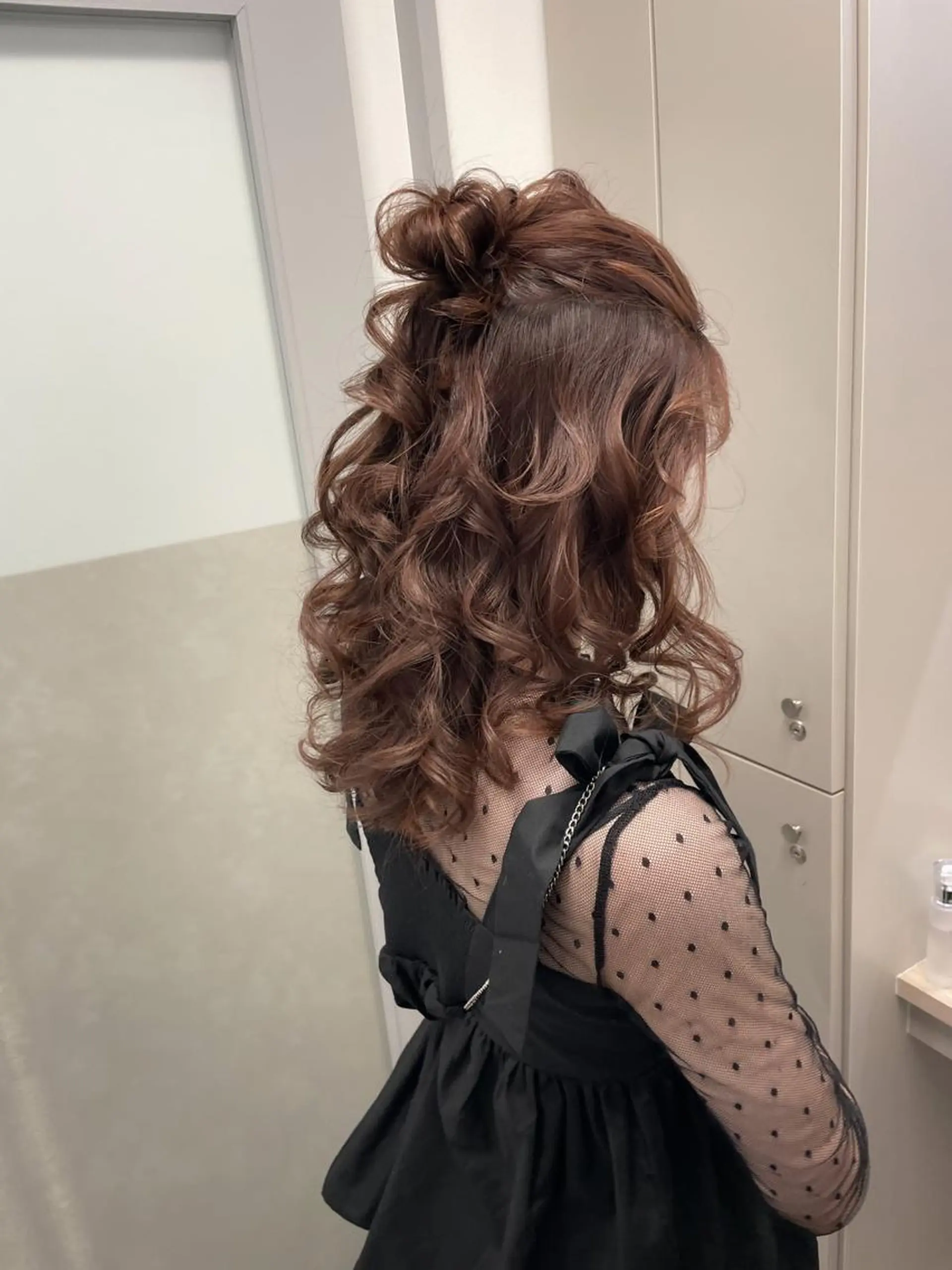 ロング カラー ヘアアレンジ ハーフアップ お団子ヘア autre所属・大久保 ひでなりのヘアスタイル