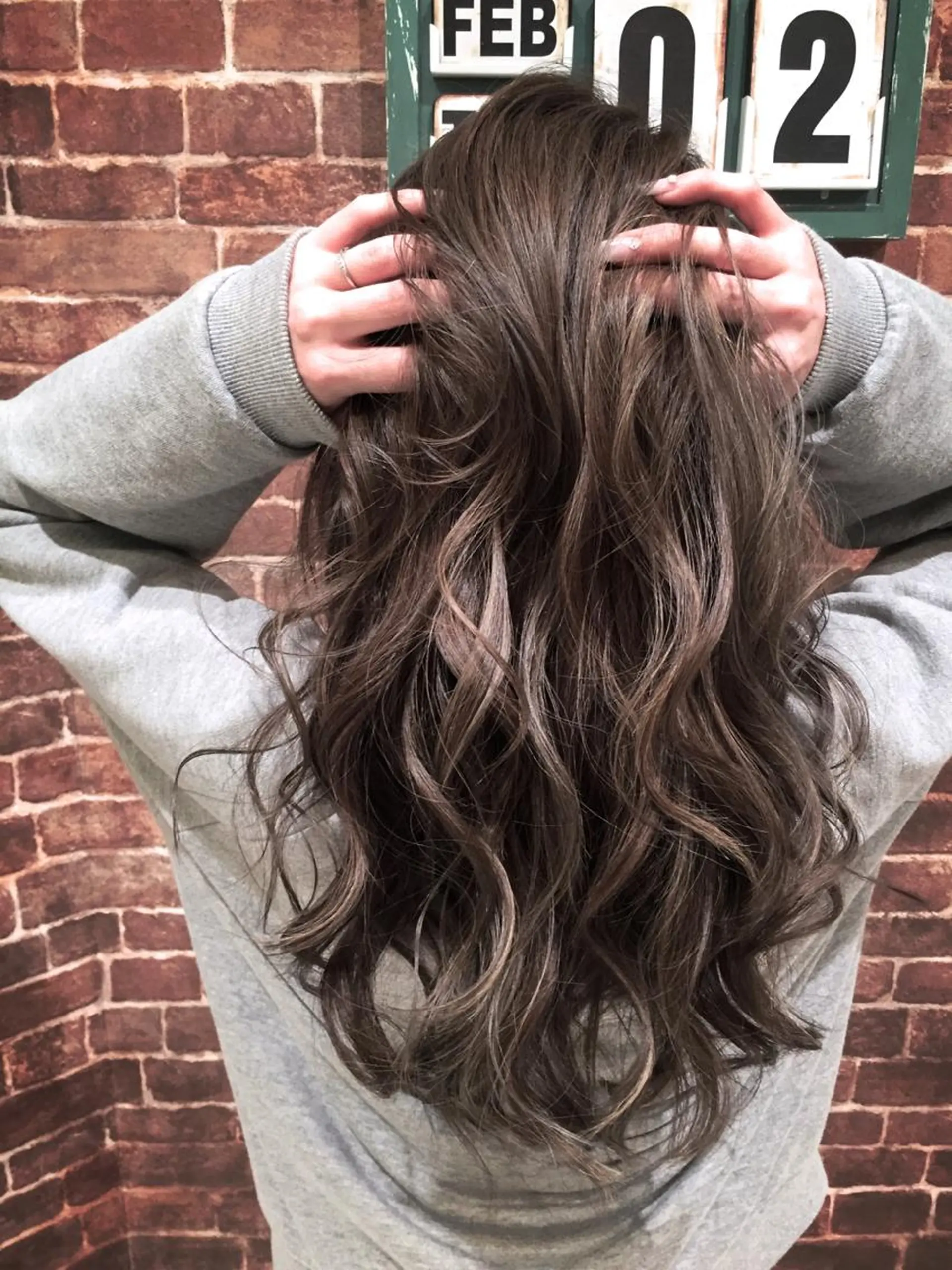 ロング カラー グレージュ ハイライトカラー ハイライト 松本 明日可のヘアスタイル