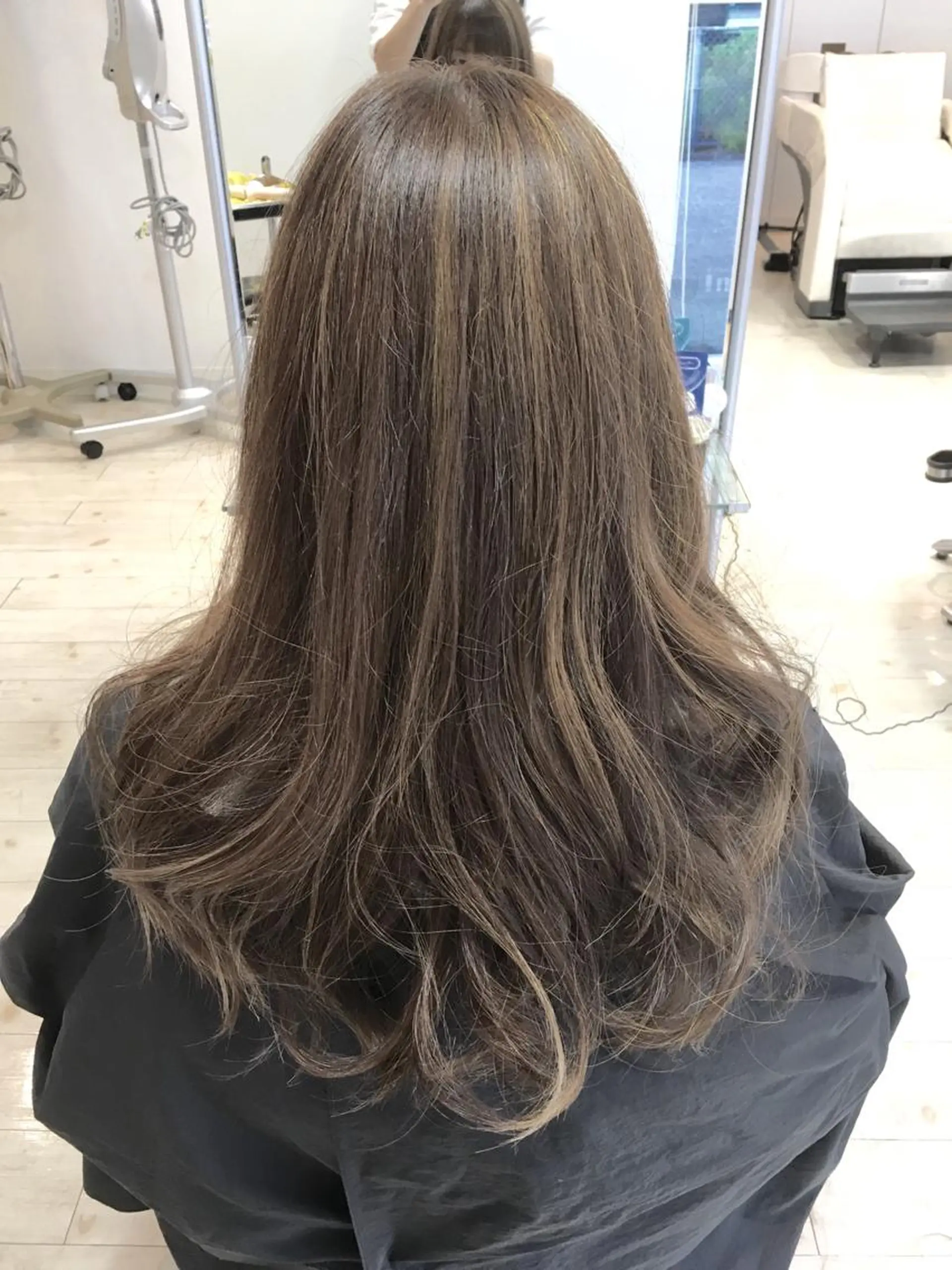 ロング カラー グレージュ ハイライトカラー ハイライト hair＆face  LOBEAUT所属・小笠原 一倫のヘアスタイル