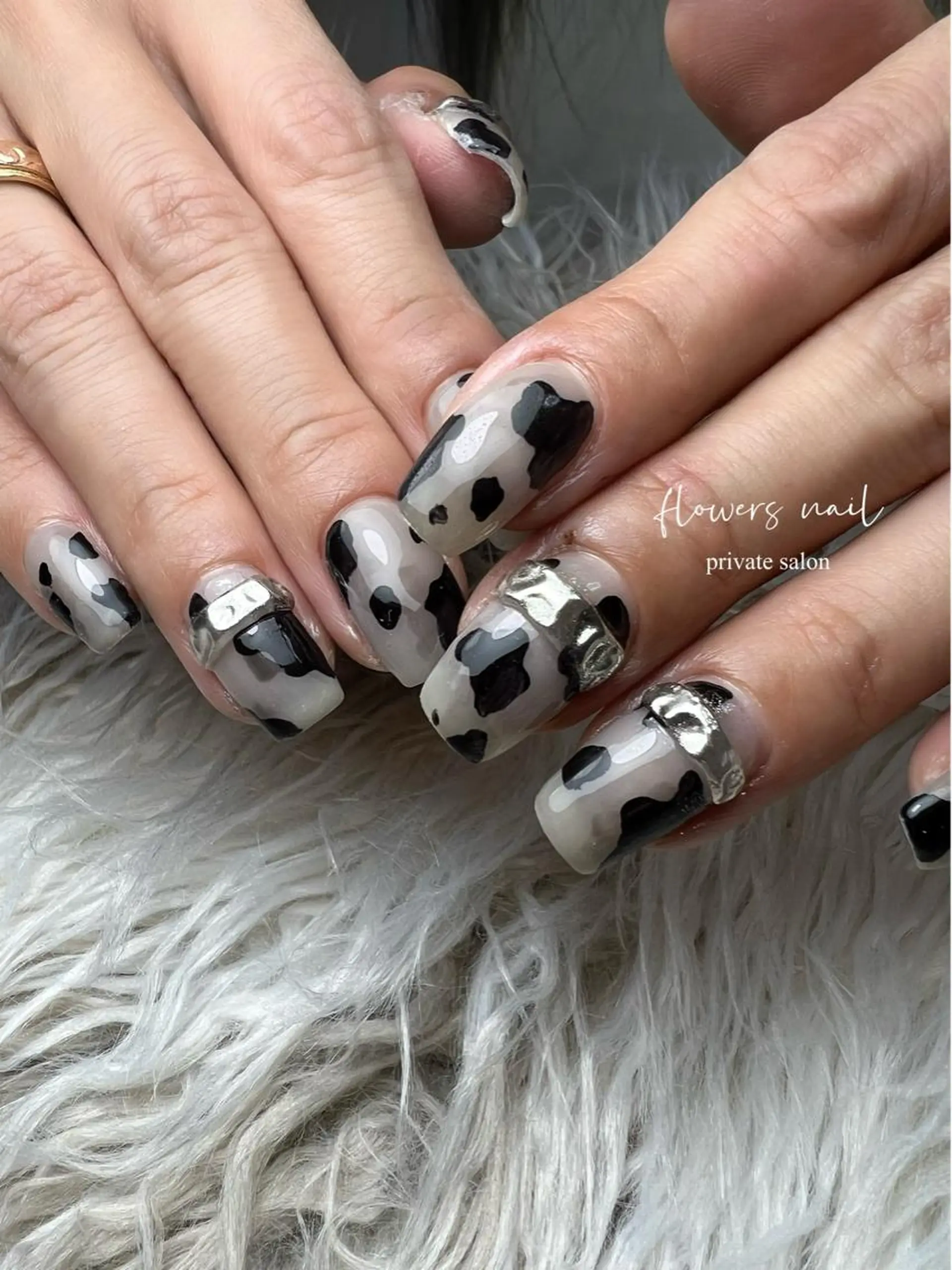 ネイル アニマル柄 ジェルネイル ミラーネイル 持ち込み パラジェル ハンドネイル flowers nailのネイルデザイン