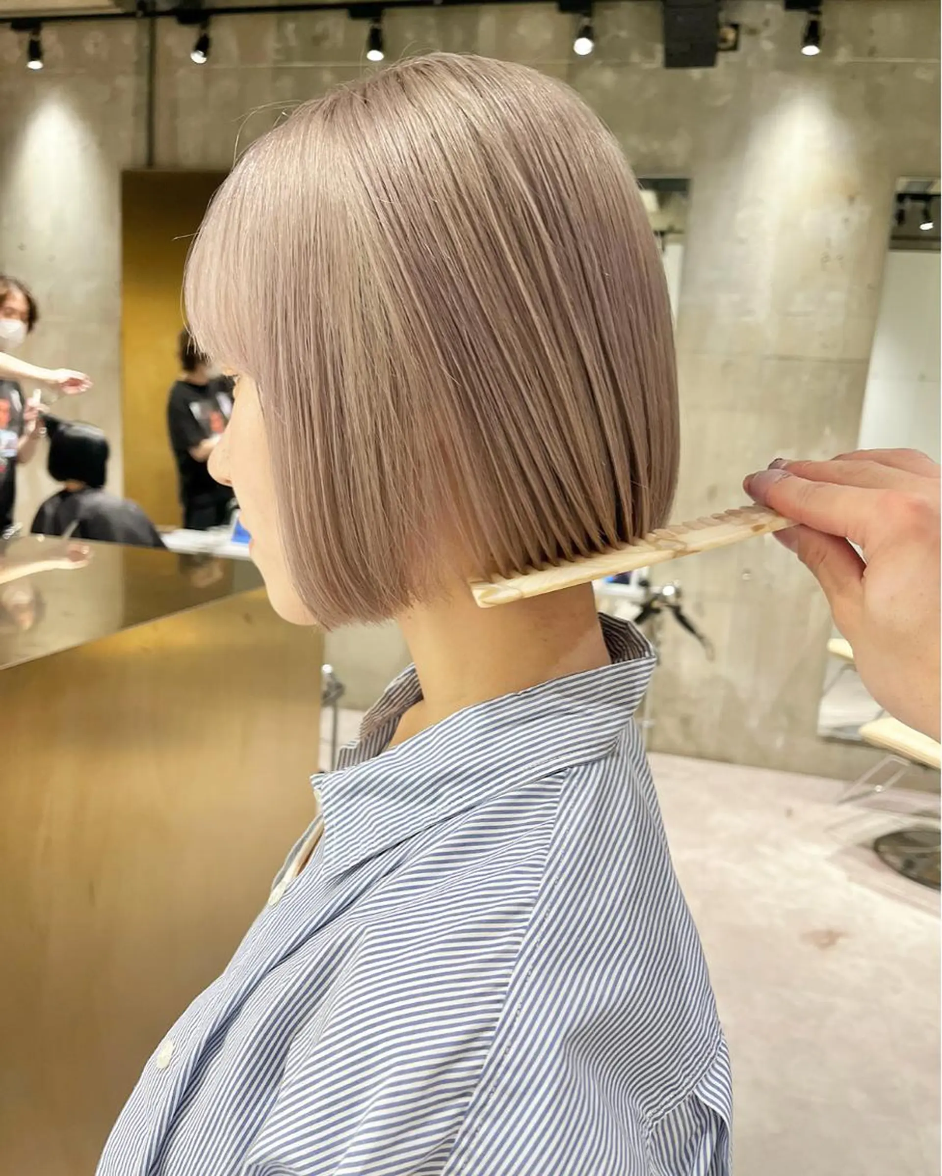 ショート カラー ベージュカラー ホワイトベージュ iLi所属・iLi 《イリ》のヘアスタイル