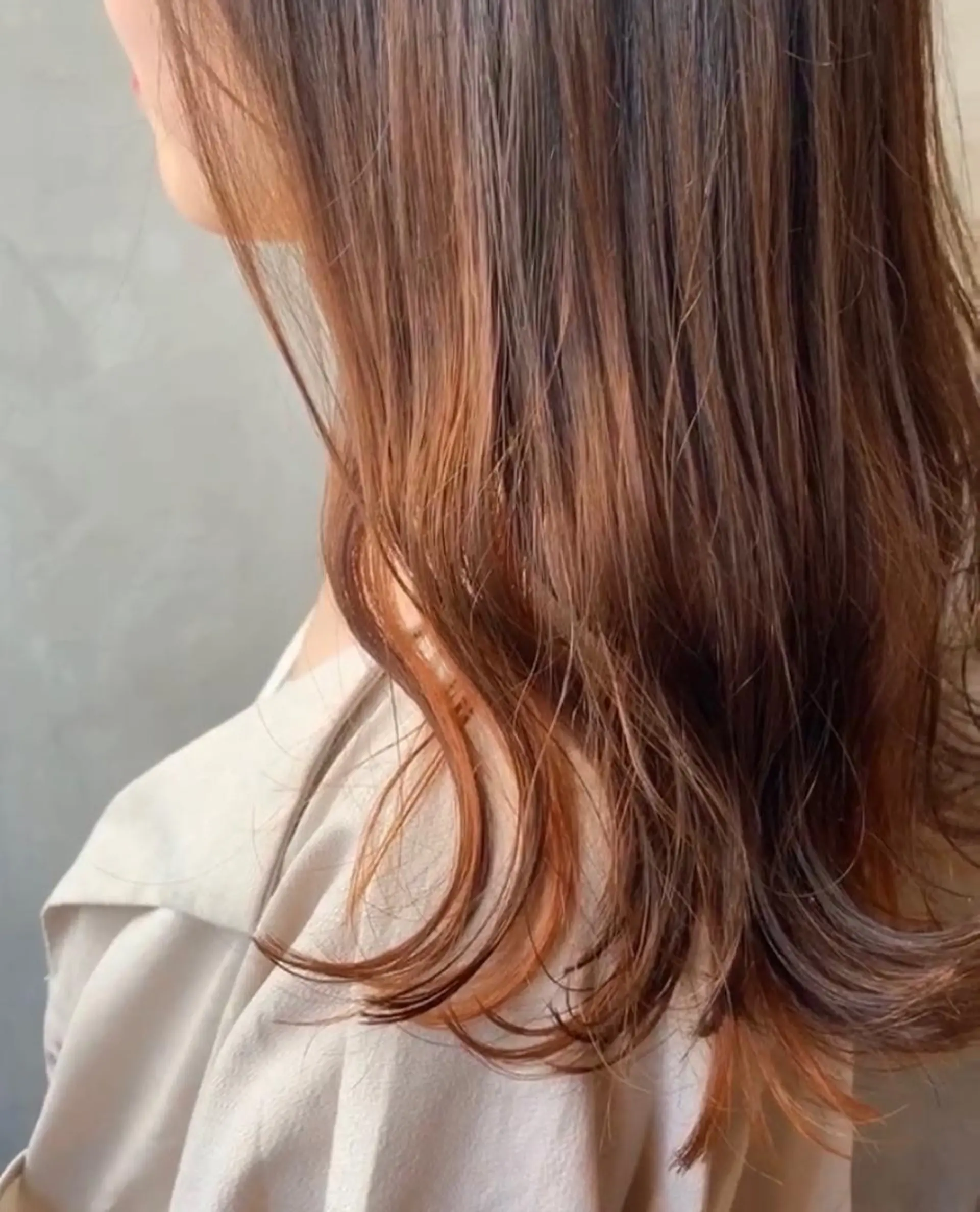 セミロング カラー インナーカラー オレンジ friity所属・🕊️ HONOKAのヘアスタイル