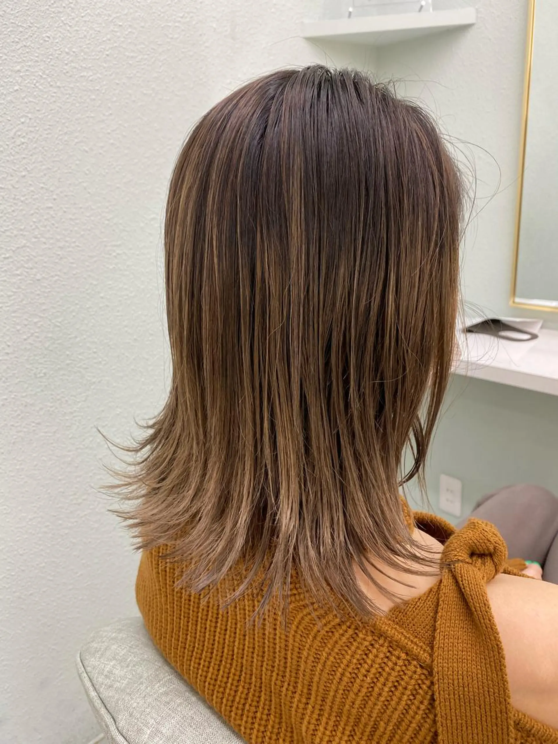 ミディアム カラー 中川 茜里のヘアスタイル
