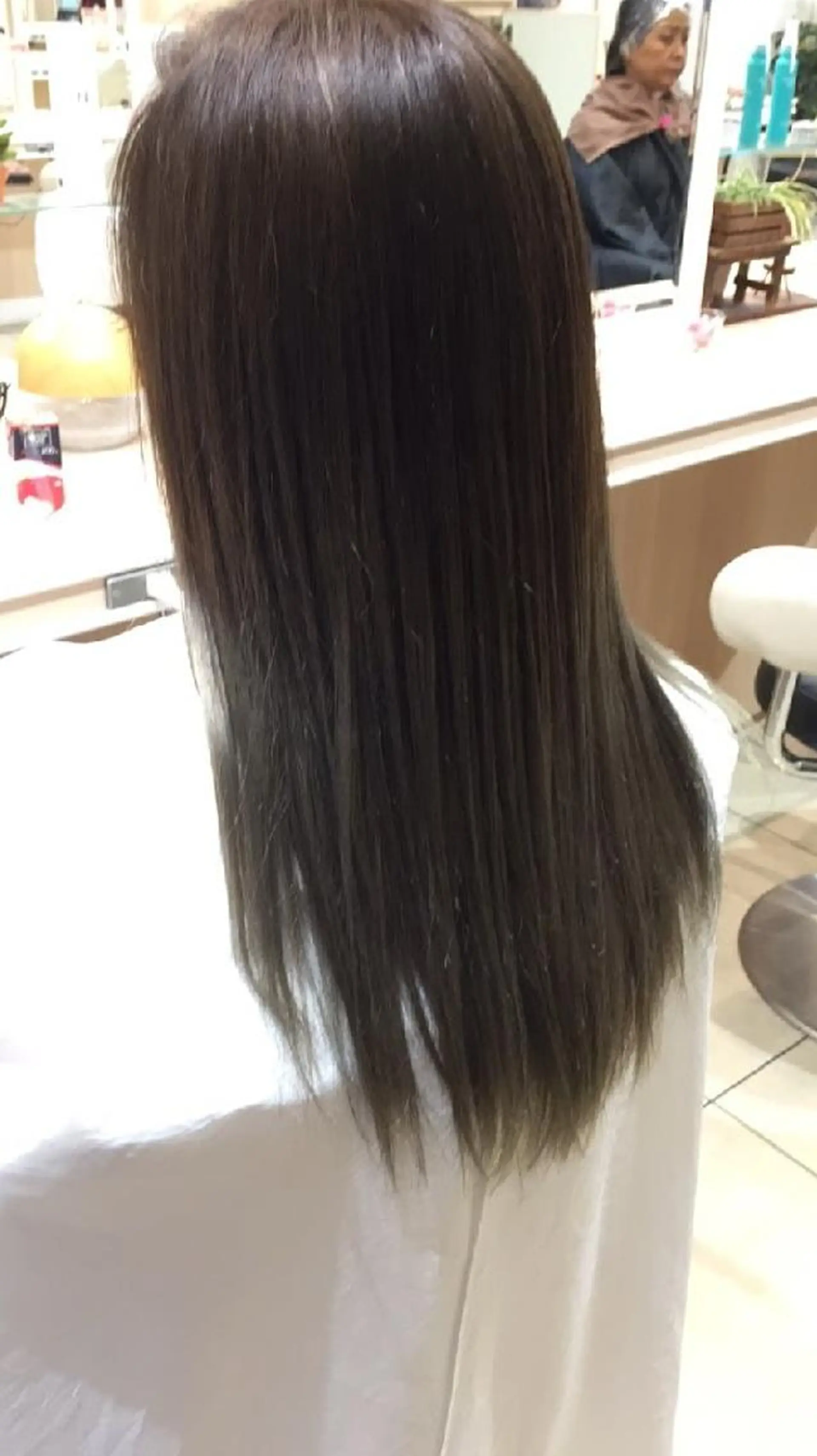 ロング カラー 山内 佐江子のヘアスタイル