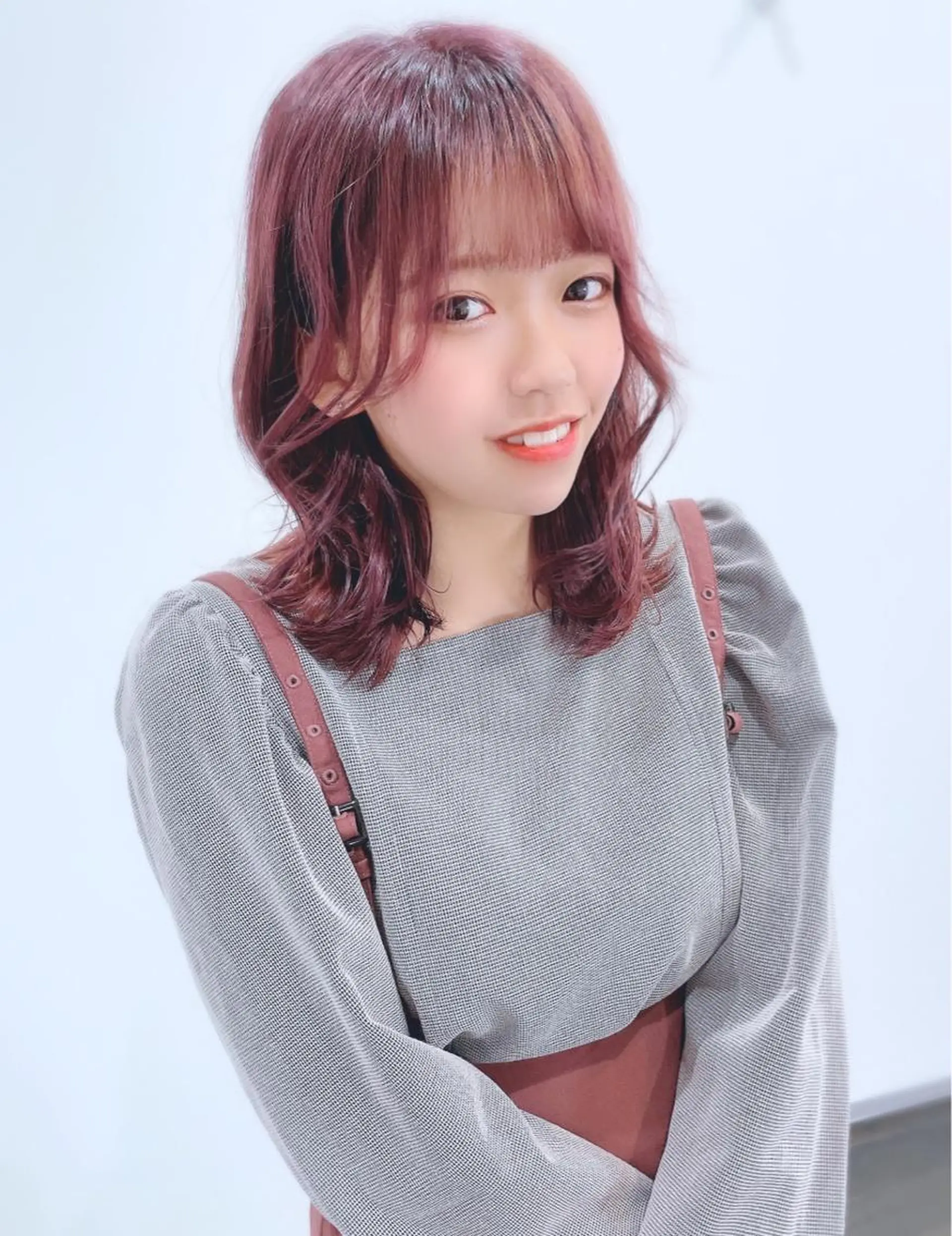 ミディアム カラー ブリーチ デザインカラー ダブルカラー グレージュ イルミナカラー カット ヘアカラー トリートメント 柿本拓【全席完全個室 ログネオン】のヘアスタイル