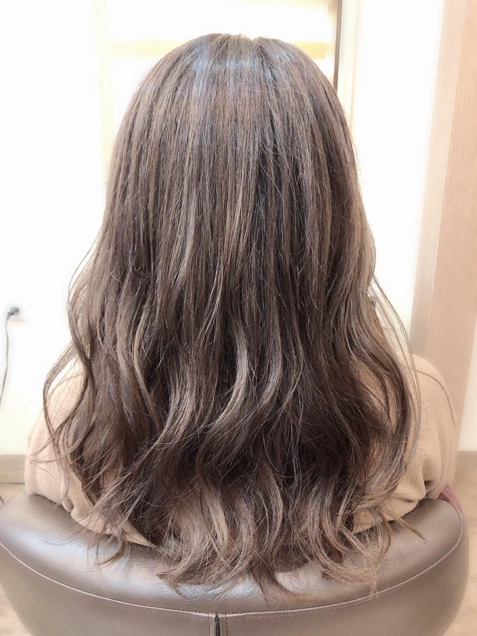 セミロング カラー グレージュ ハイライトカラー ハイライト カット ヘアカラー 尚平 髪質改善 大人のデザインカラーのその他イメージ