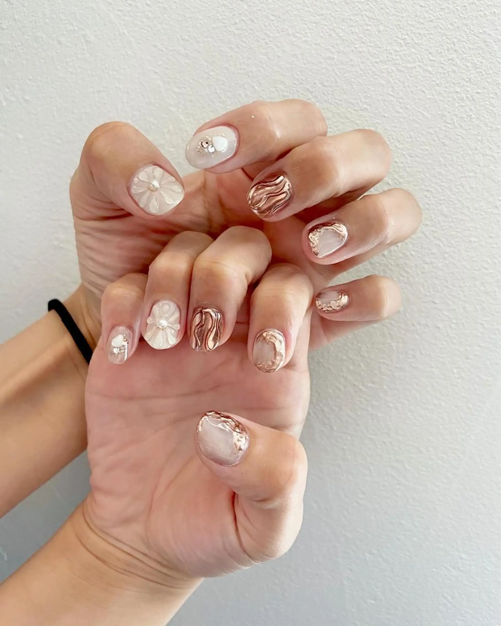 ネイル フットネイル ジェルネイル ゴールド 韓国ネイル ニュアンスネイル 甲斐市自宅サロン 🧸prunelleのネイルデザイン