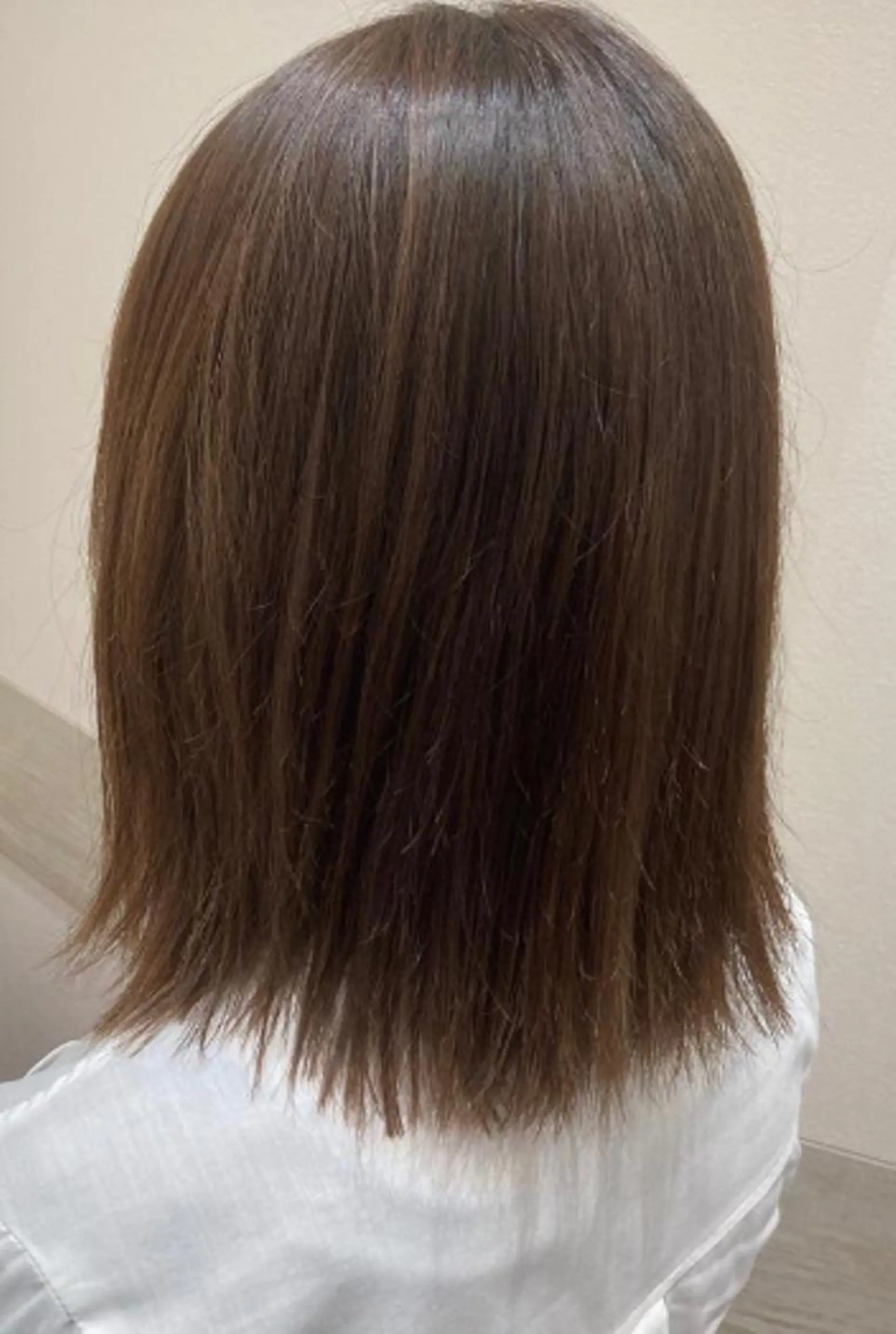 ミディアム 切りっぱなしロブ 佐藤 睦月のヘアスタイル