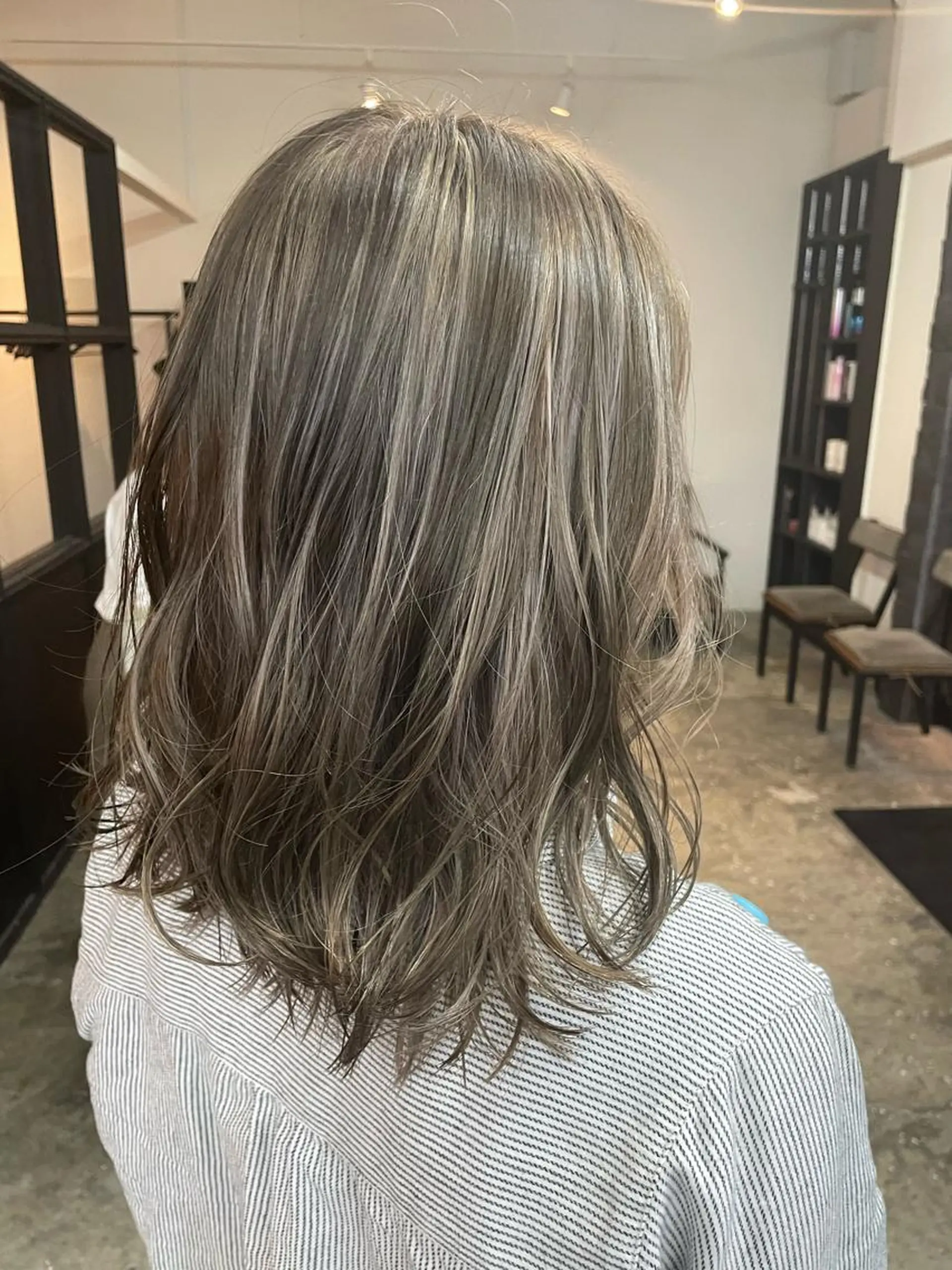 ミディアム カラー 竹田 千紘のヘアスタイル