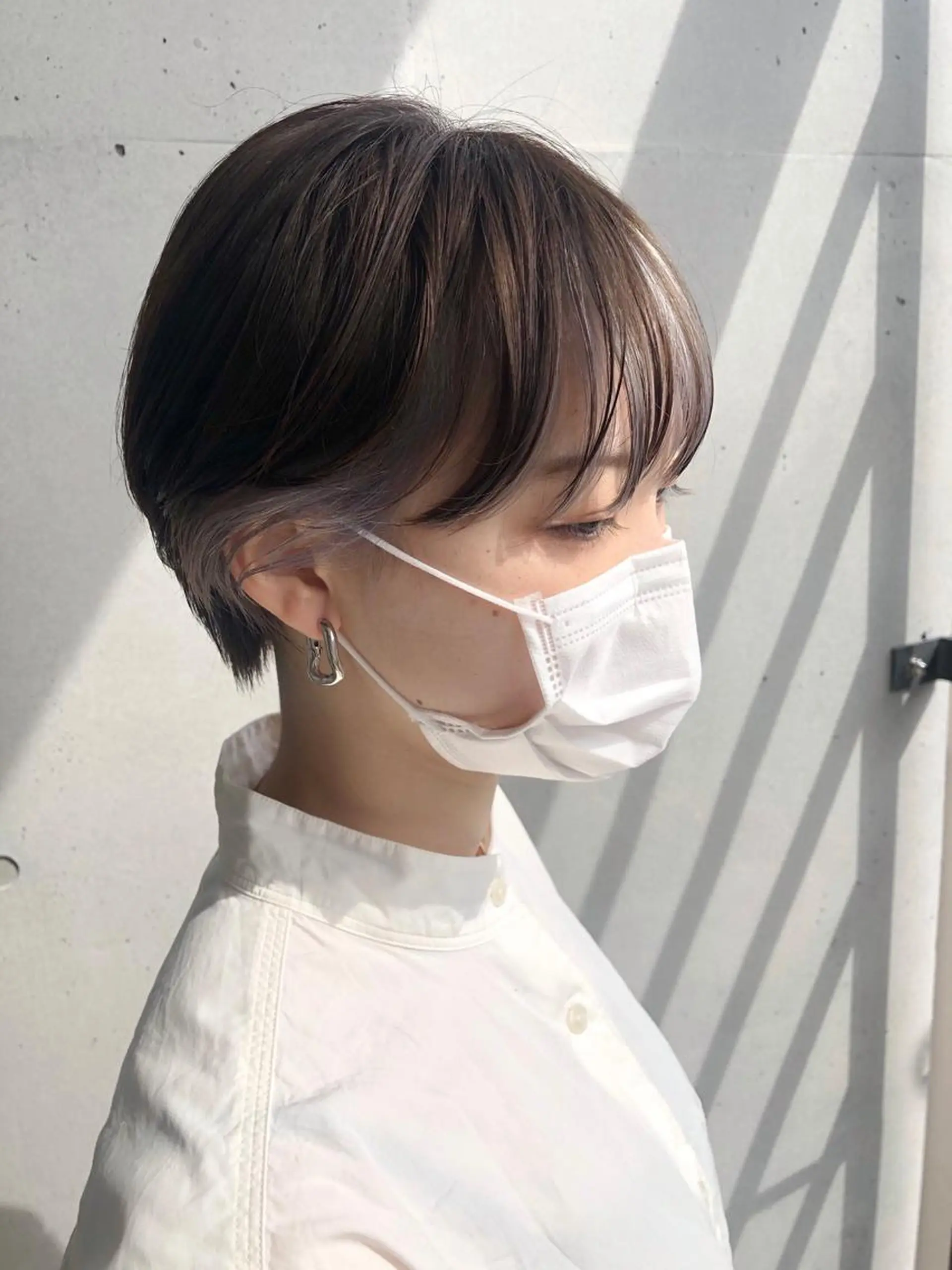 ショート カラー ブリーチ シルバー ホワイトシルバー ヘアカラー トリートメント ☘️em HAIR 内藤光哉🍀のヘアスタイル