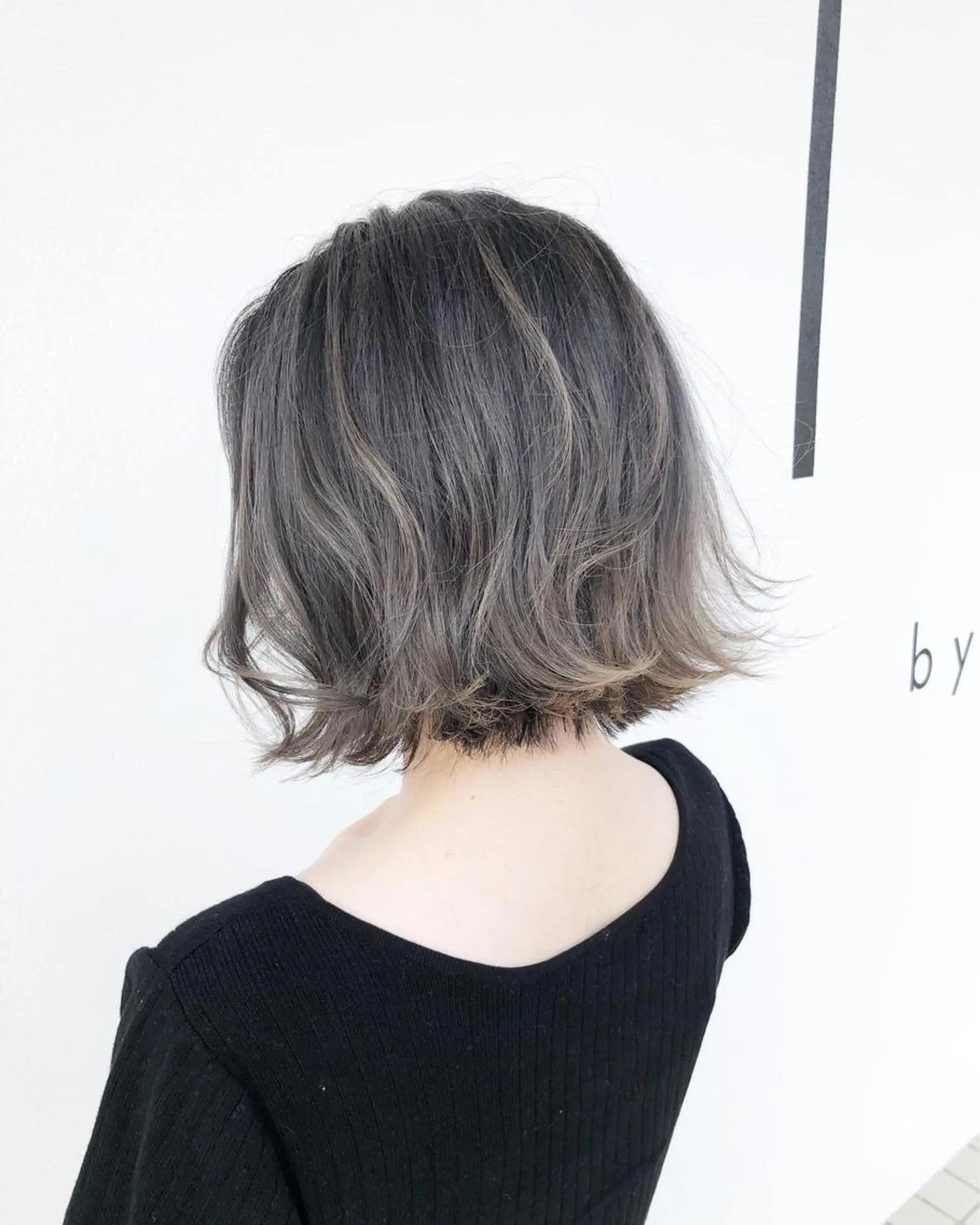 ミディアム カラー シルバー ボブ 外ハネヘア カット ヘアカラー バレイヤージュカラー 特化美容師✨星皓太のヘアスタイル