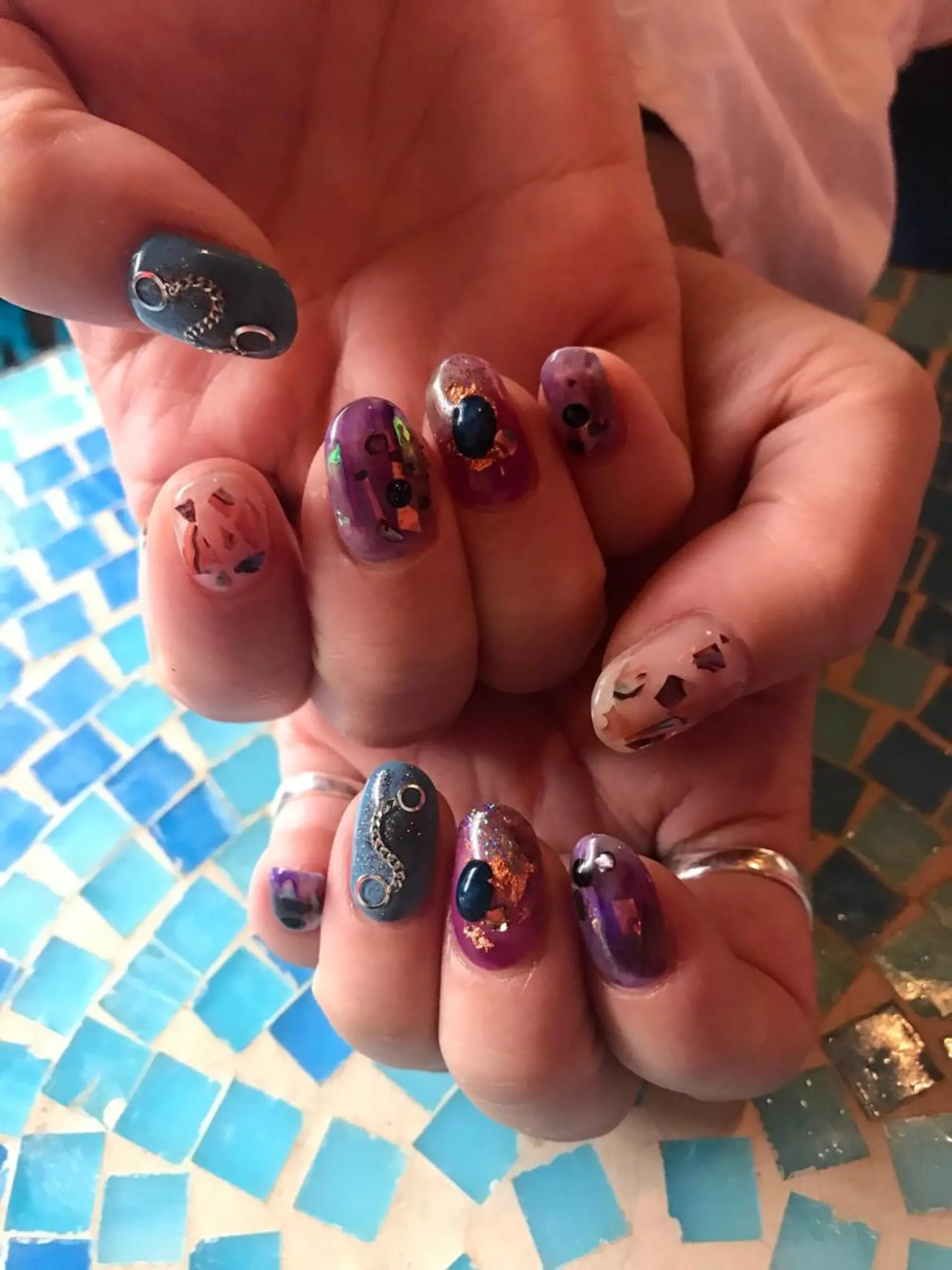 ネイル ハンドネイル キラキラ オメメのネイルデザイン