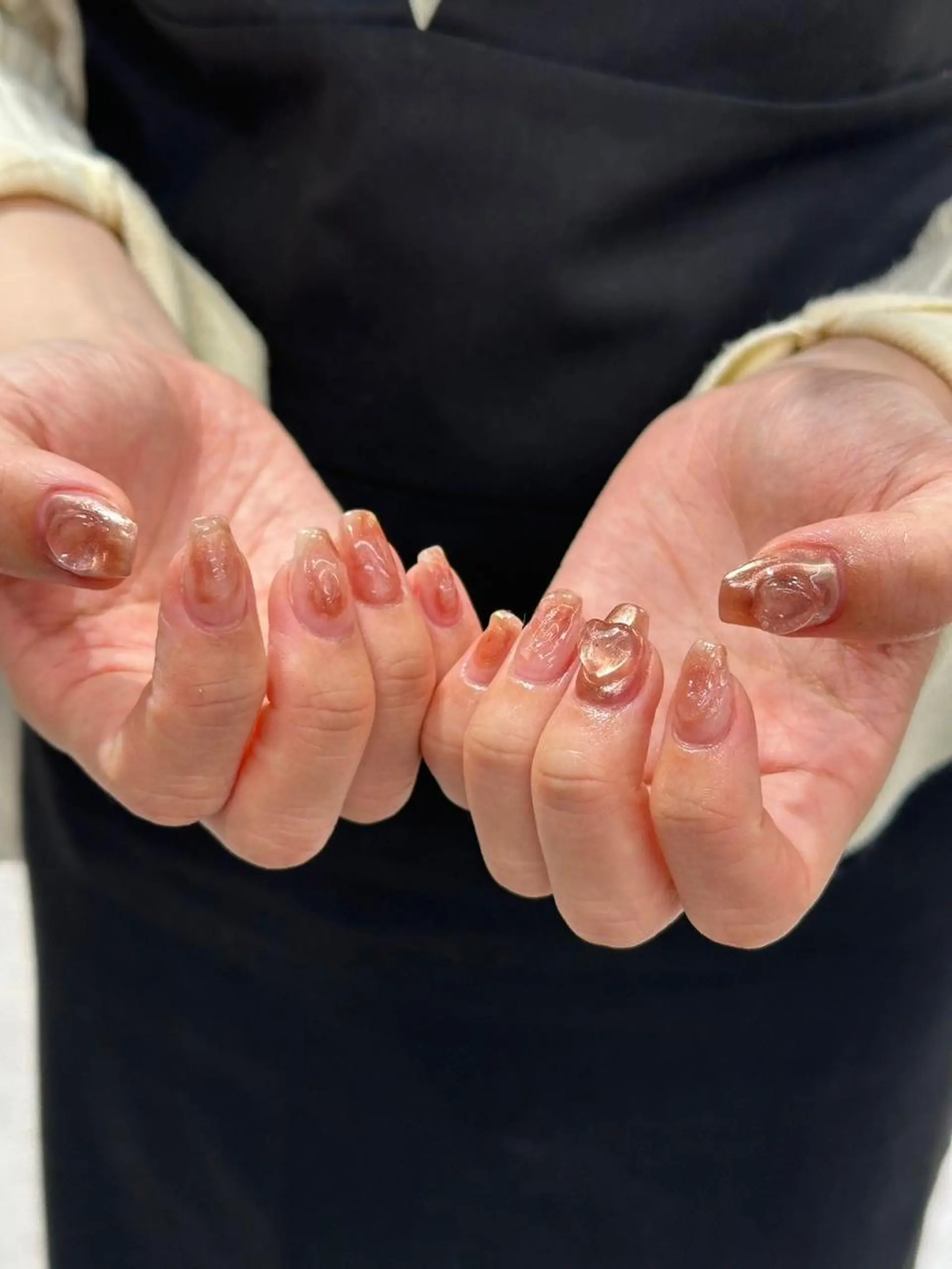 ネイル アートネイル カジュアル ジェルネイル ニュアンスネイル 赤色 ハンドネイル 💎platinum dollまりん💎のマツエク・マツパデザイン