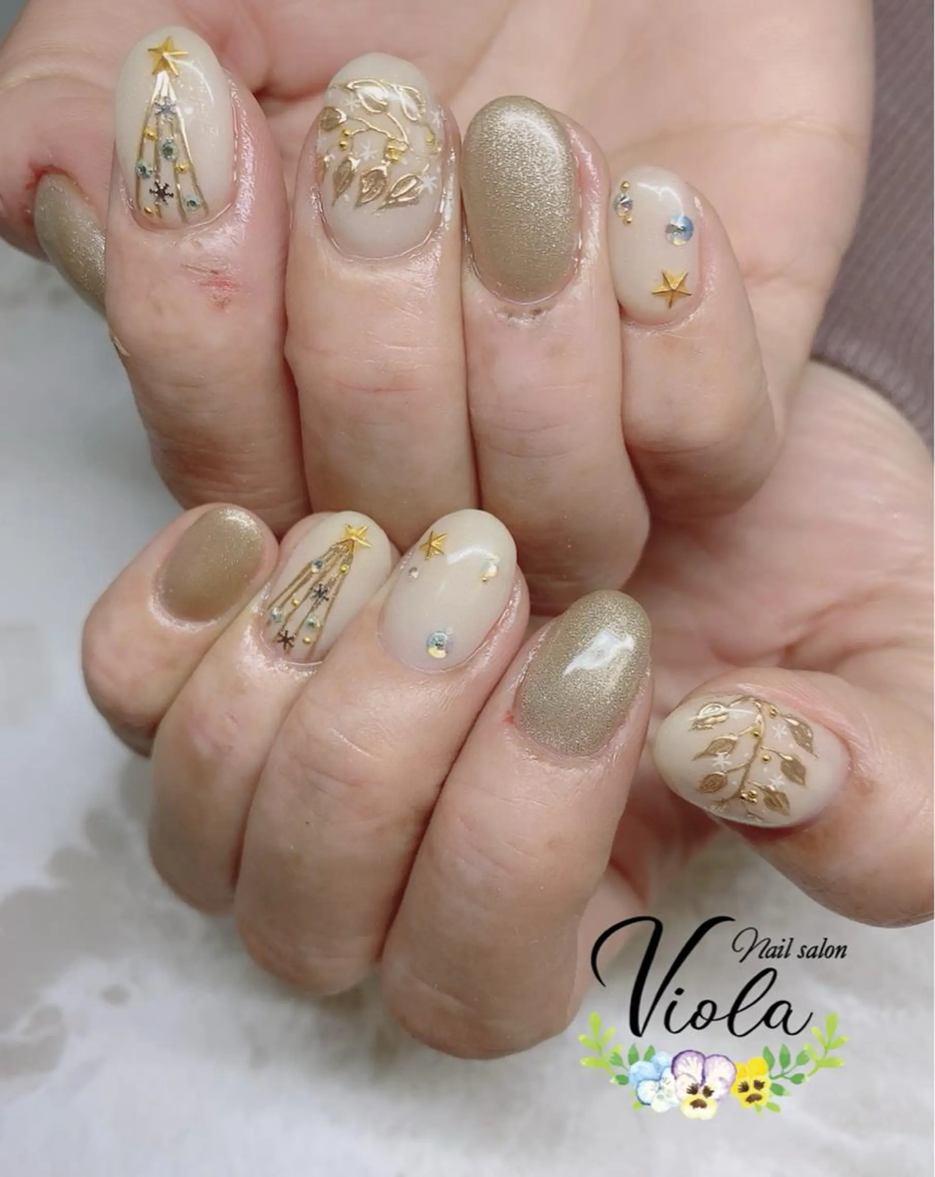 ネイル マグネットネイル ミラーネイル 冬ネイル クリスマス ハンドネイル Nailsalon Viola所属・ネイルサロン Violaのネイルデザイン
