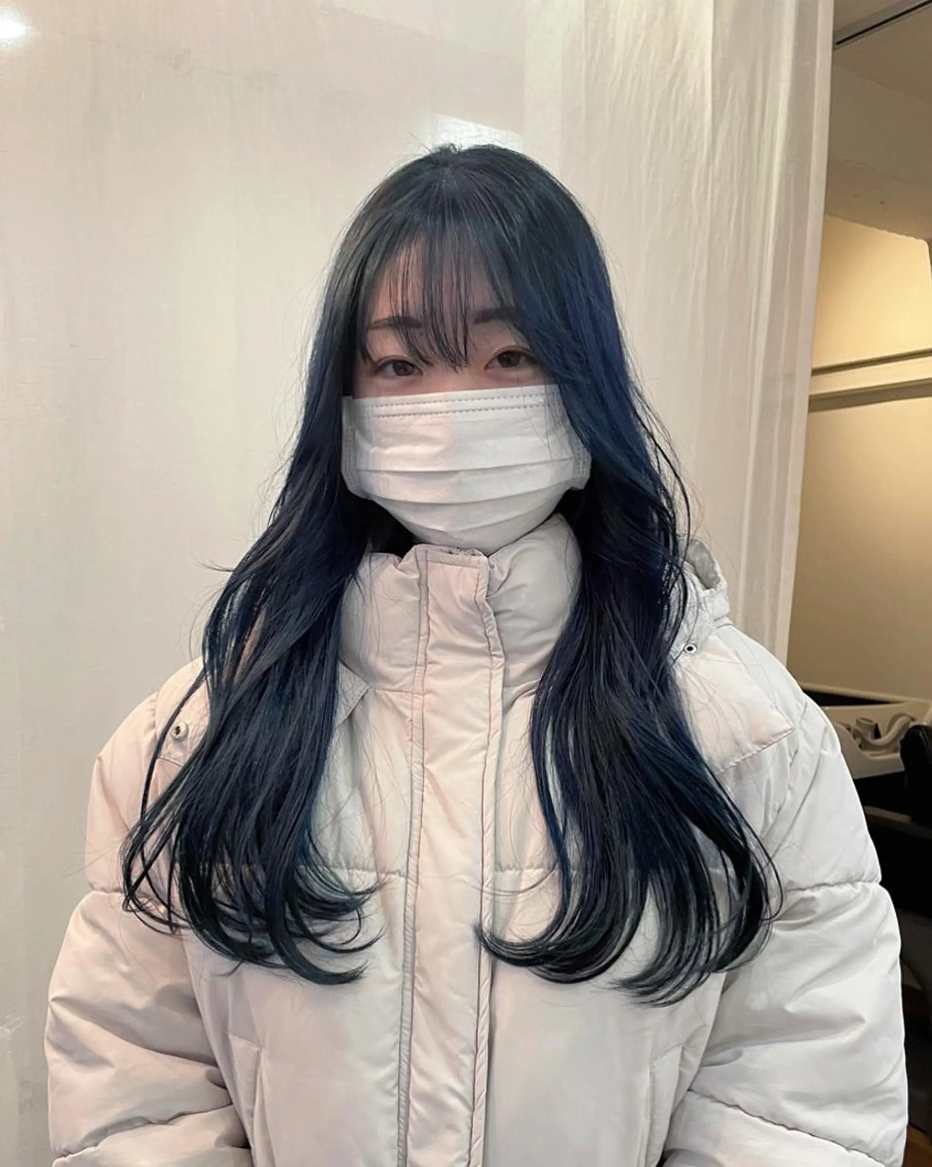 ロング カラー ブリーチ ブルーカラー LOREN/ miuのヘアスタイル