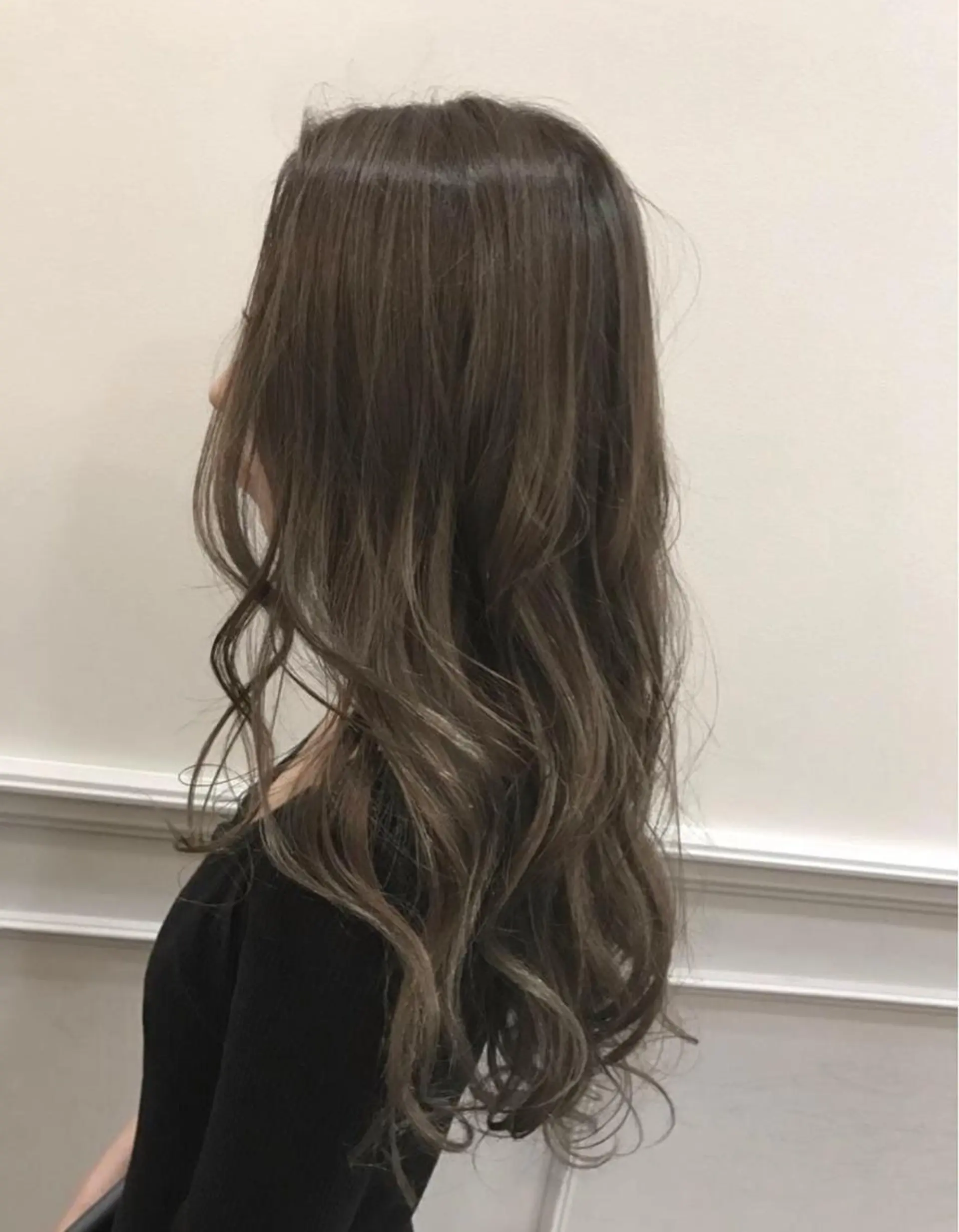 ロング カラー アッシュ ベージュカラー ハイライトカラー ハイライト ひろせ かなのヘアスタイル