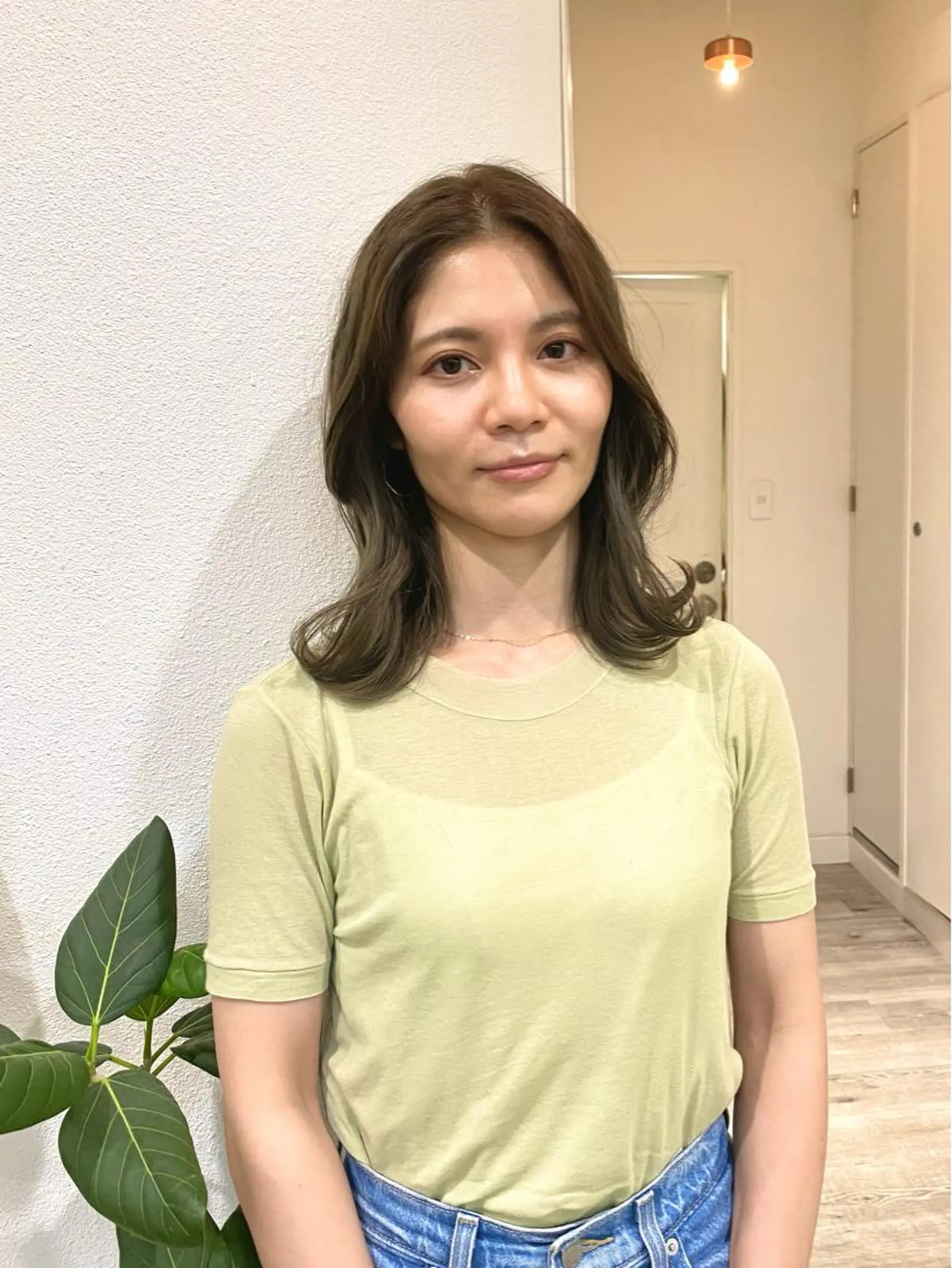 ミディアム カラー パーマ ミディアムパーマ ベージュカラー ブリーチ オリーブベージュ 店長　ショート& パーマ　坂本のヘアスタイル