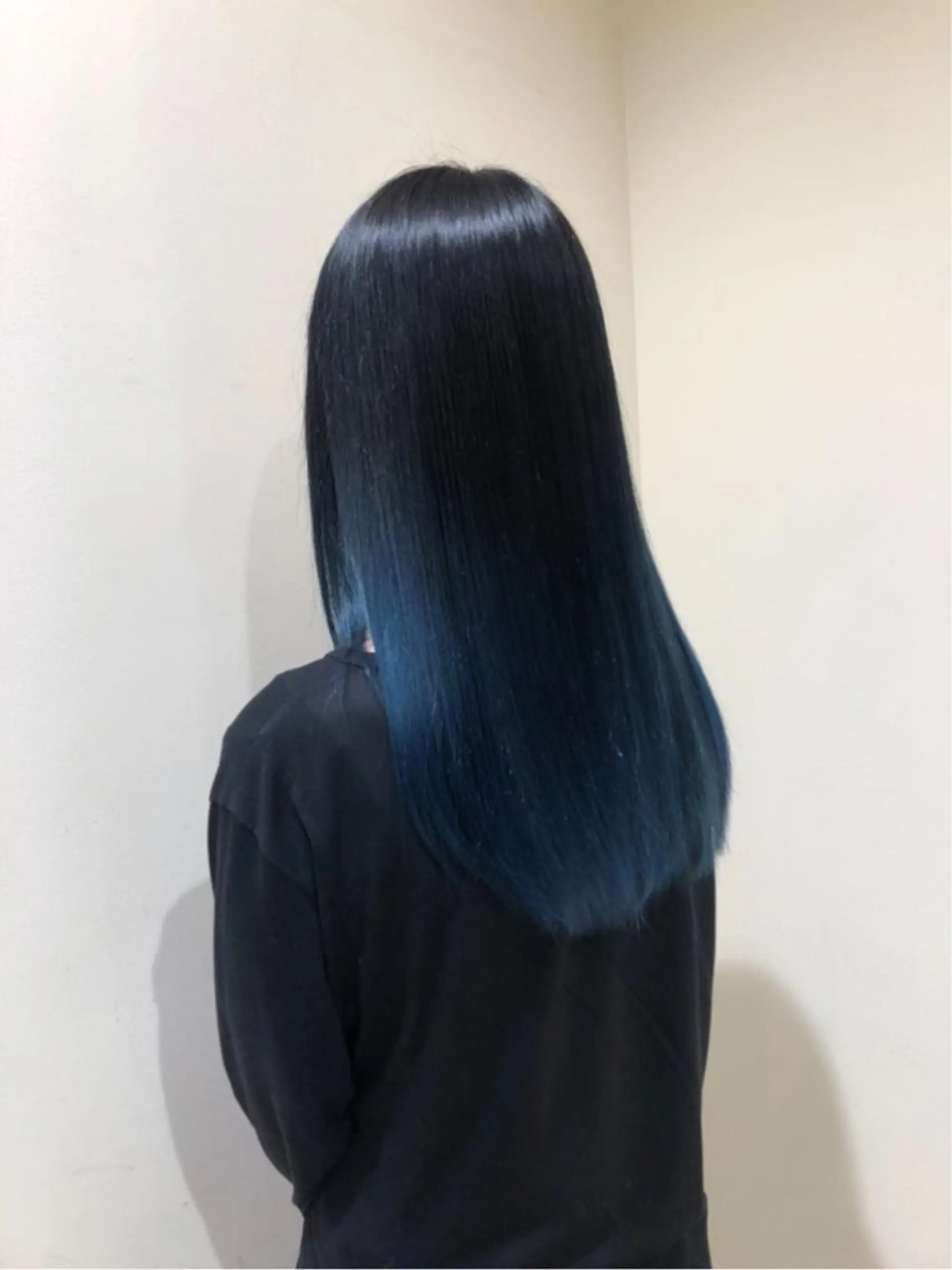 ロング カラー CYAN.矢場町店所属・三代 ゆりあのヘアスタイル