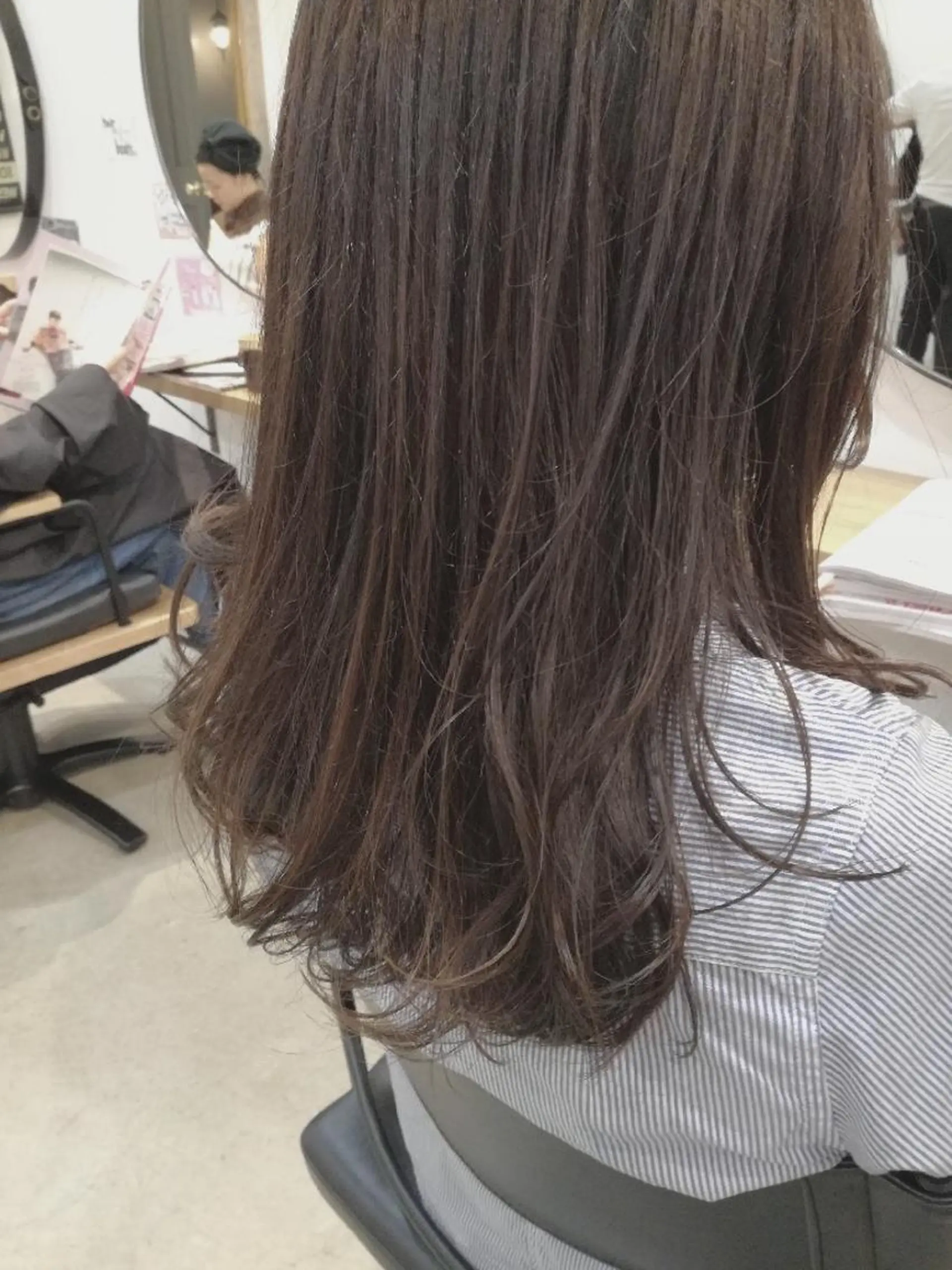 セミロング カラー パーマ ヘアアレンジ メンズ ネイル キッズ マツエク・マツパ 中津No.1髪質改善 店長✨透ける暗髪のヘアスタイル