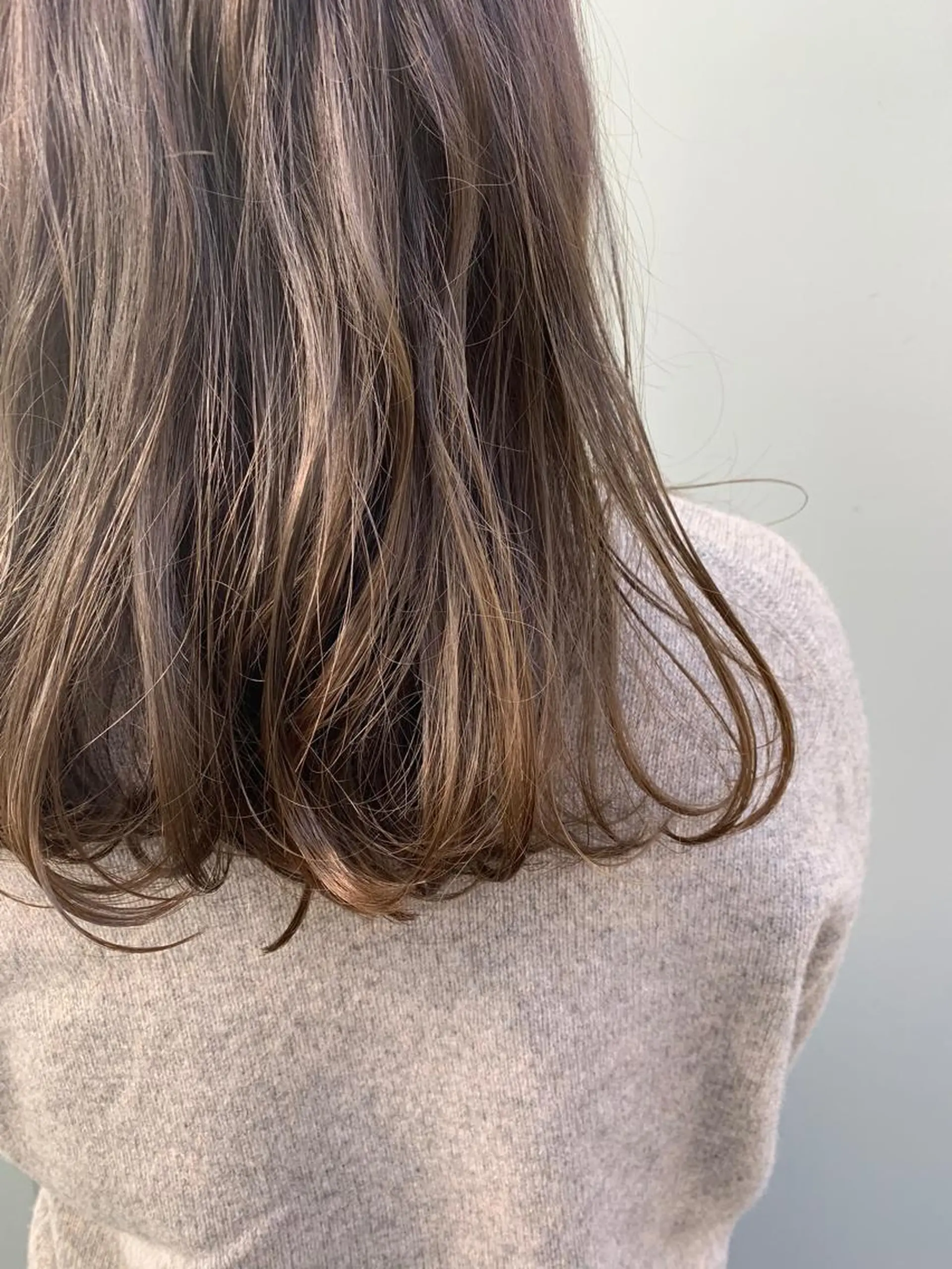 ミディアム カラー ainico.所属・明治神宮前 NANAMIのヘアスタイル