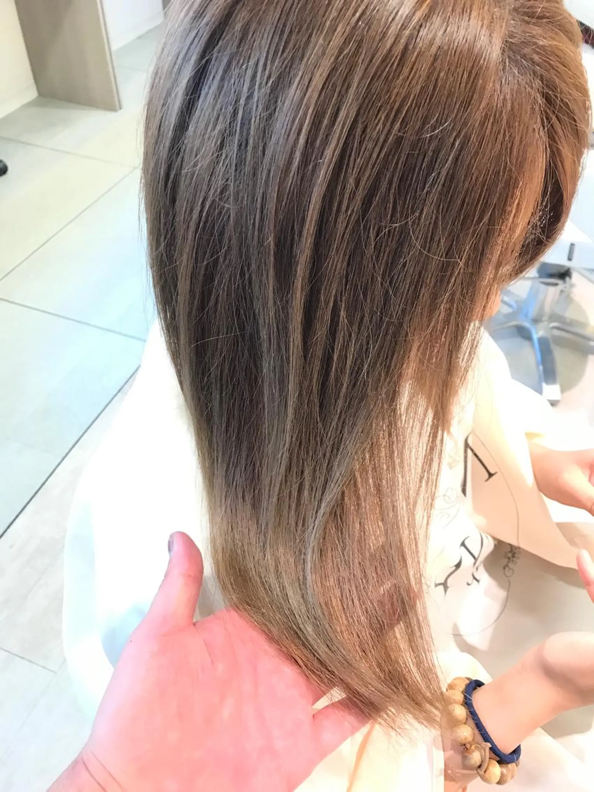 ミディアム カラー バレイヤージュ ベージュカラー レイヤーカット ヘアカラー トリートメント chiyo yasuのヘアスタイル