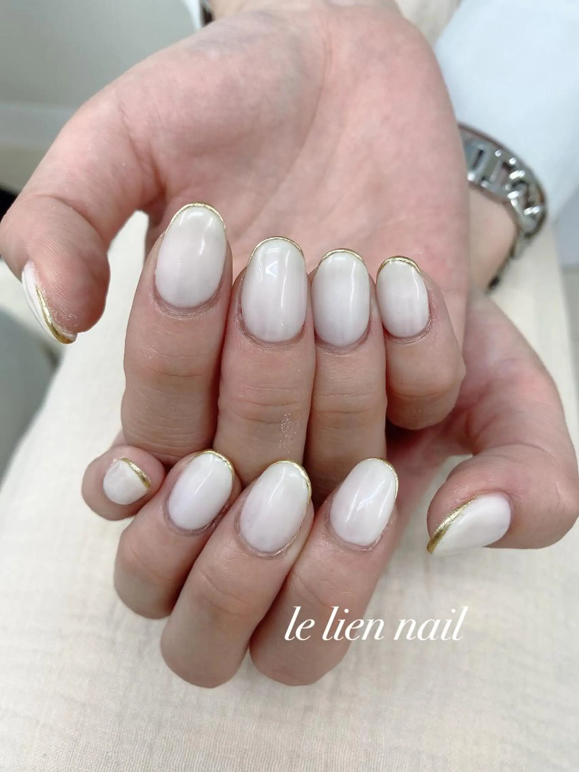 ネイル ゴールド ミラーネイル オフィスネイル ワンカラーネイル シンプルネイル ハンドネイル le lien nailのネイルデザイン