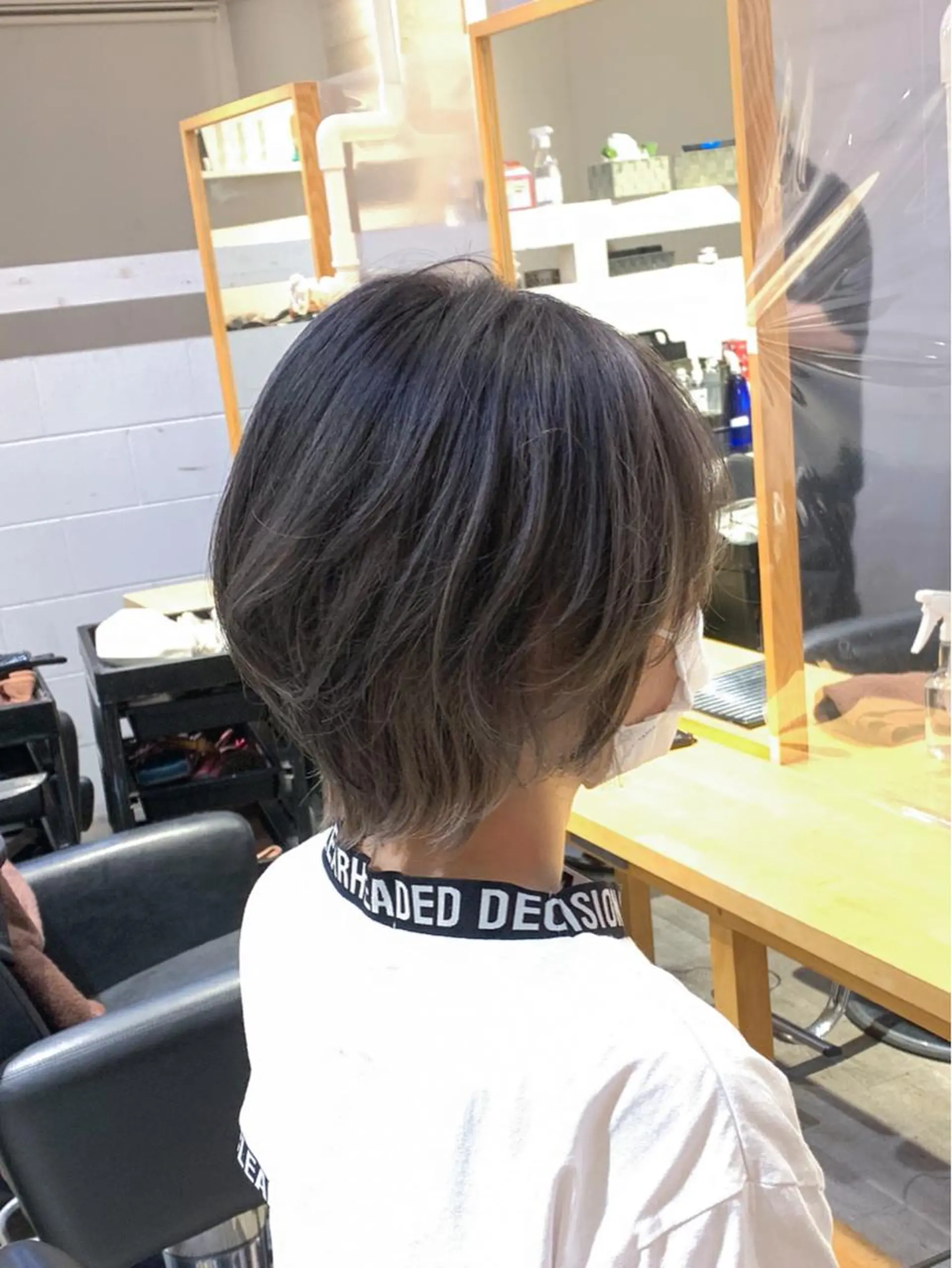 ショート カラー アッシュ アッシュグレー グラデーションカラー ショートヘア ウルフカット 鈴木 悠平のヘアスタイル