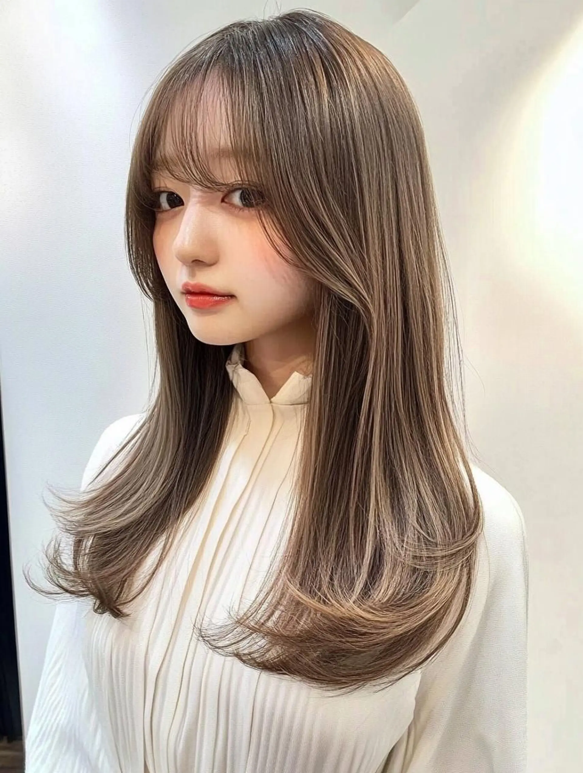 ロング バレイヤージュ/ ミルクティーベージュのヘアスタイル