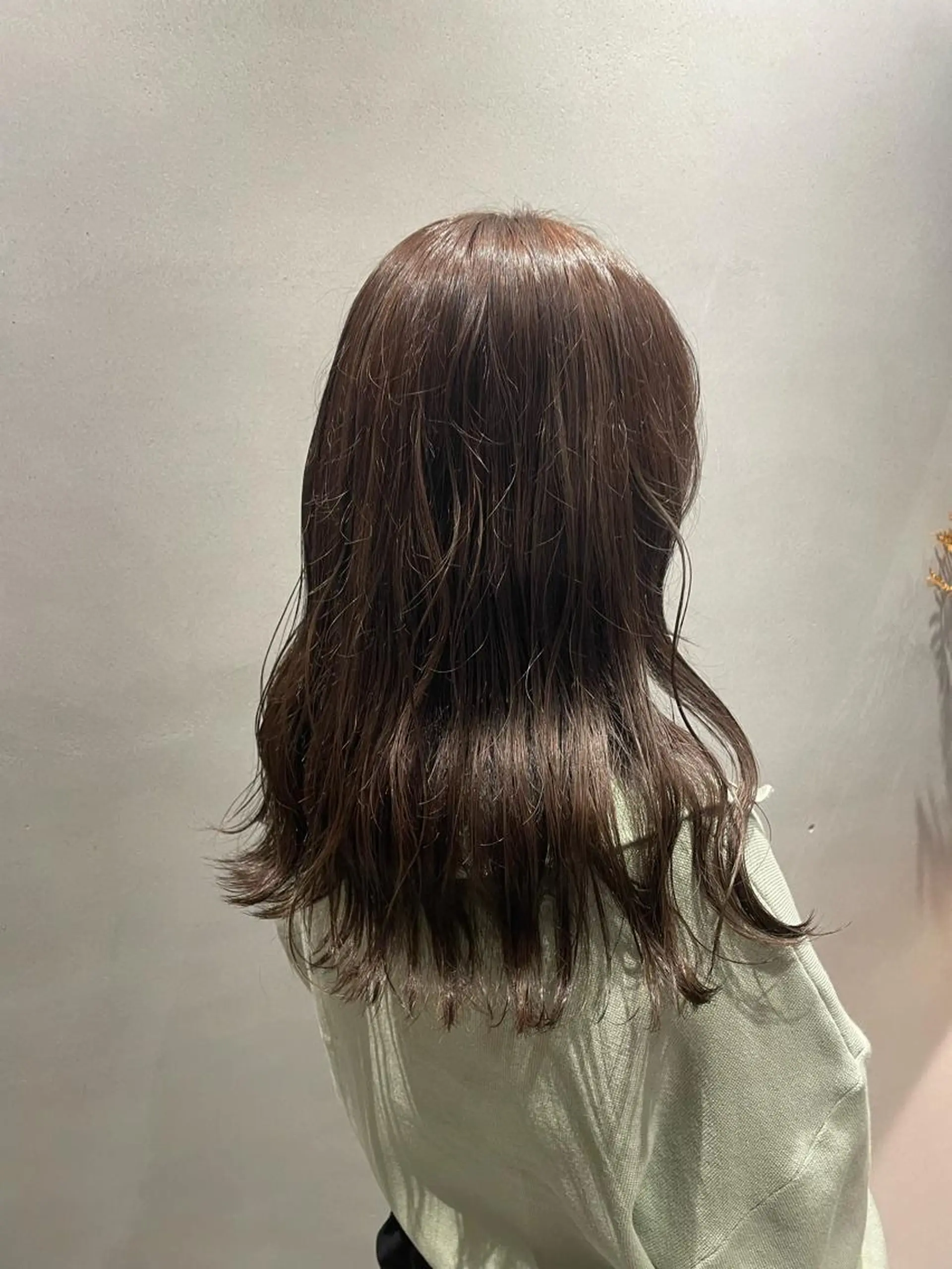 ロング カラー グレージュ 森 遥菜のヘアスタイル