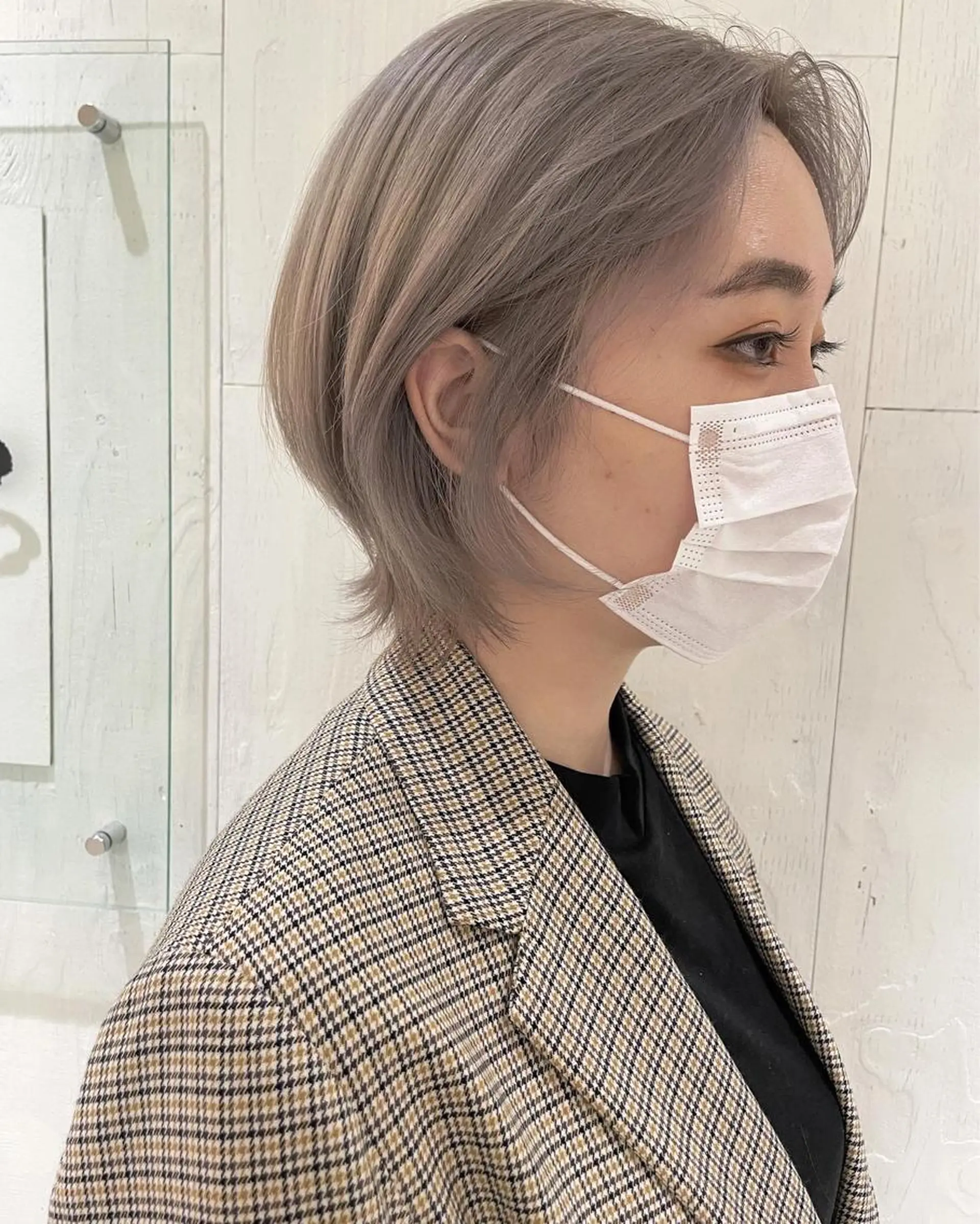 ショート カラー ショートレイヤー アッシュ ブリーチ グレージュ ハイトーンカラー ヘアカラー トリートメント 河合秀明/ハイライト /インナーカラーのヘアスタイル