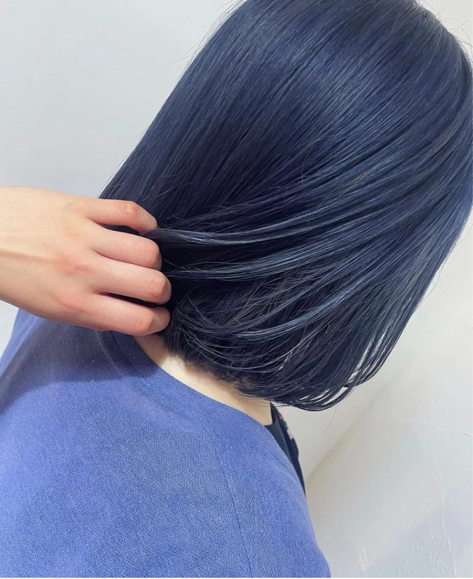 ミディアム カラー ブルーカラー 透明感カラー シルバー 💛🤍U too e’s 鎌倉🧸のヘアスタイル