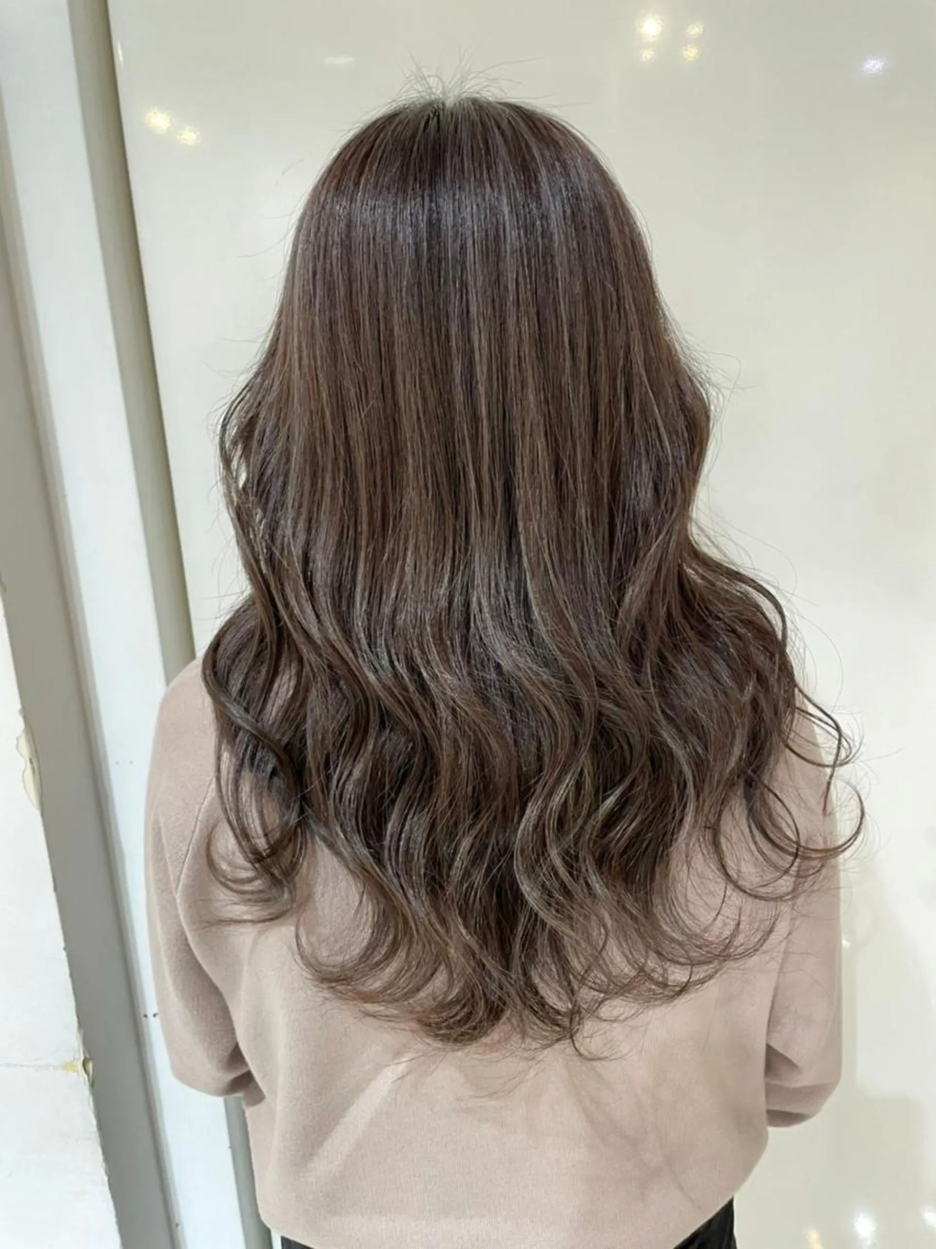 カラー セミロング ワンレンボブ アディクシーカラー アッシュ ベージュカラー ブリーチ 公式 Ease by amble luxeのヘアスタイル