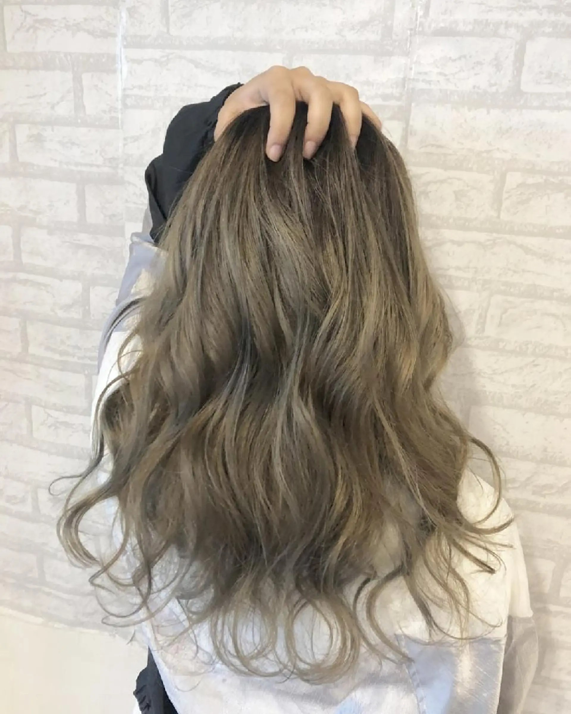 ロング カラー アッシュ ベージュカラー ハイライトカラー ハイライト JIL BLAN 京都所属・RU RIのヘアスタイル