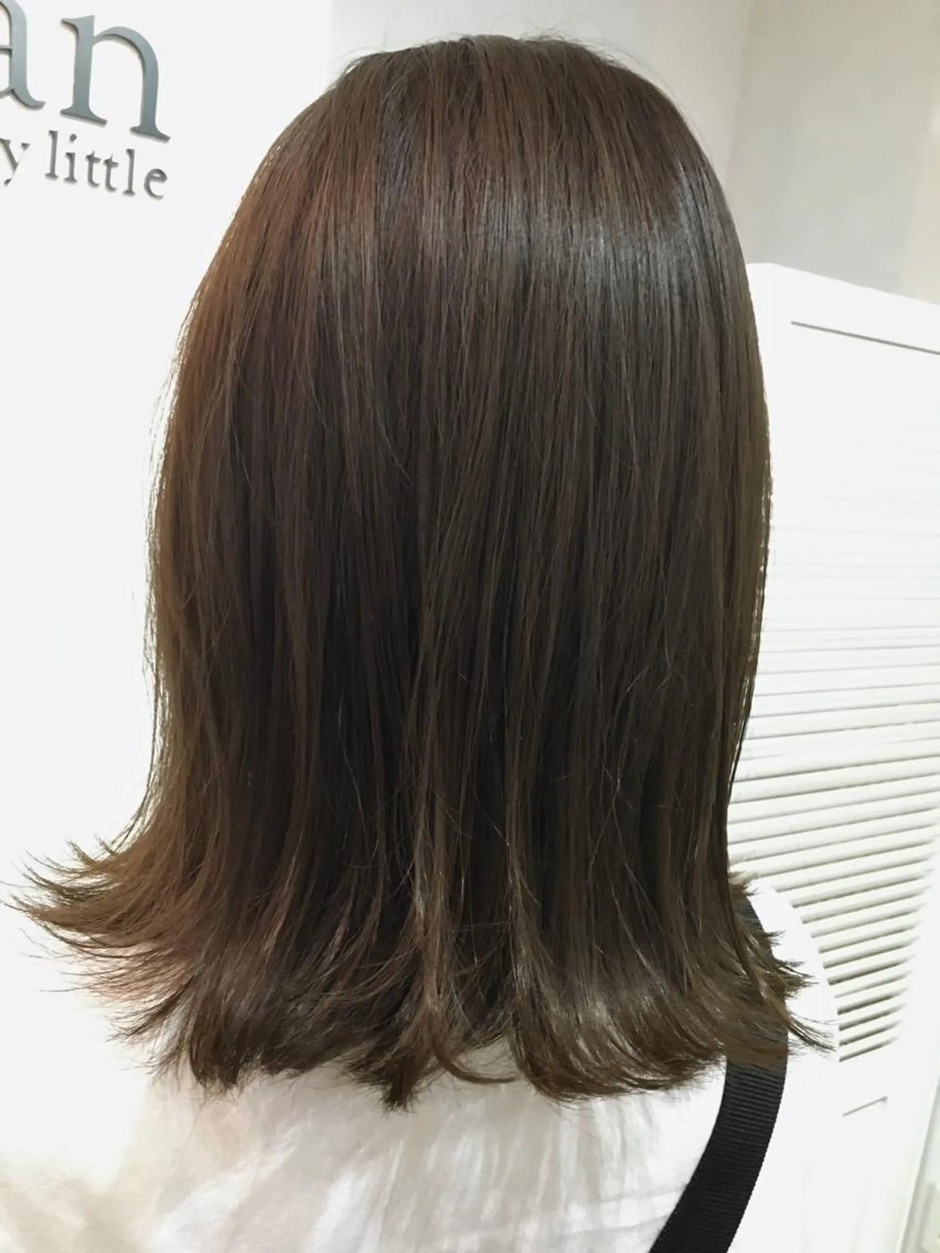 ミディアム カラー アッシュ ベージュカラー 鈴木 咲輝のヘアスタイル