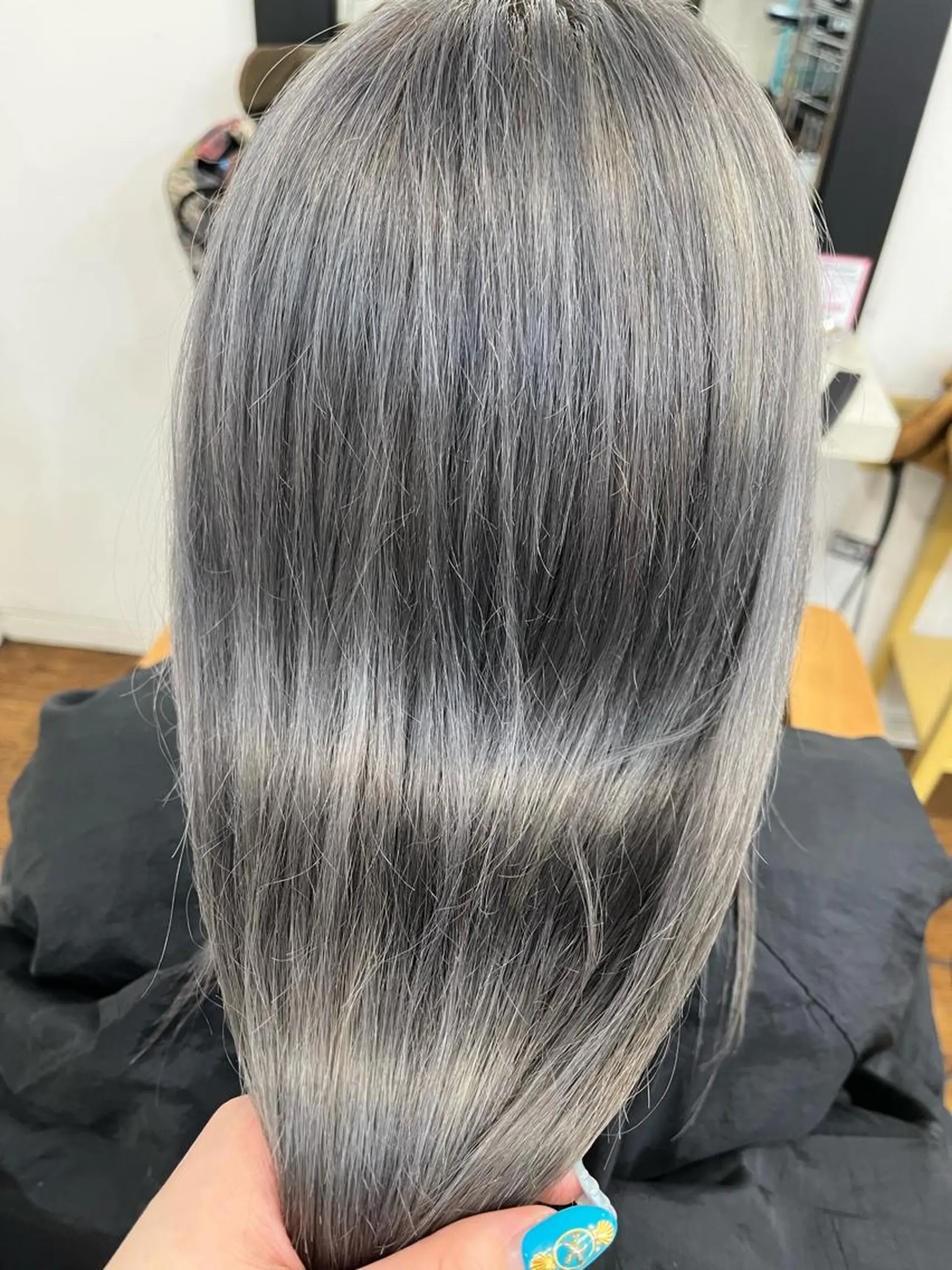 カラー ブリーチ 香野 優子のヘアスタイル