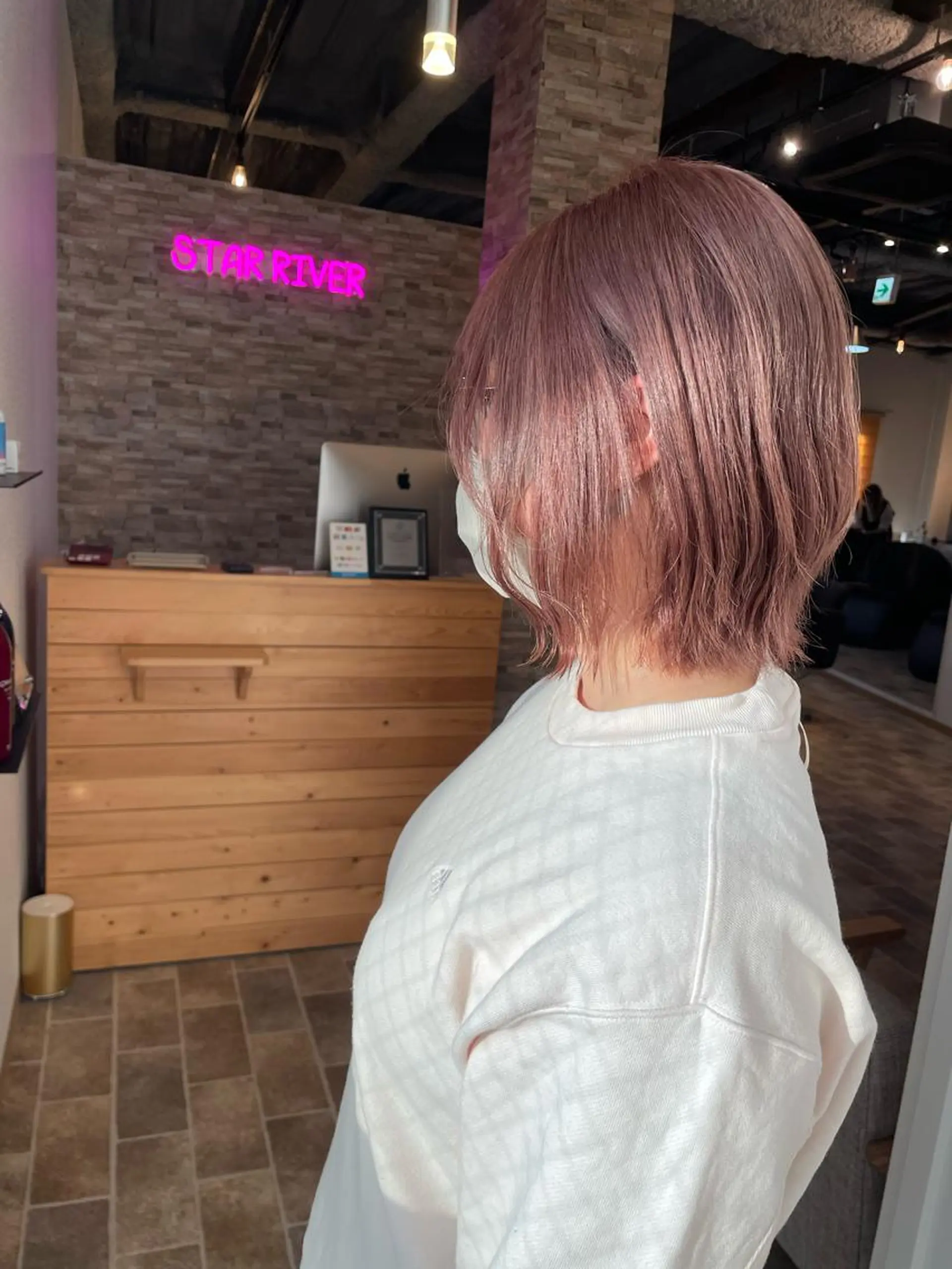 ミディアム カラー ブラウンカラー ピンクカラー ピンクブラウン STAR RIVER所属・YUI/ ブリーチカラー🌷のヘアスタイル